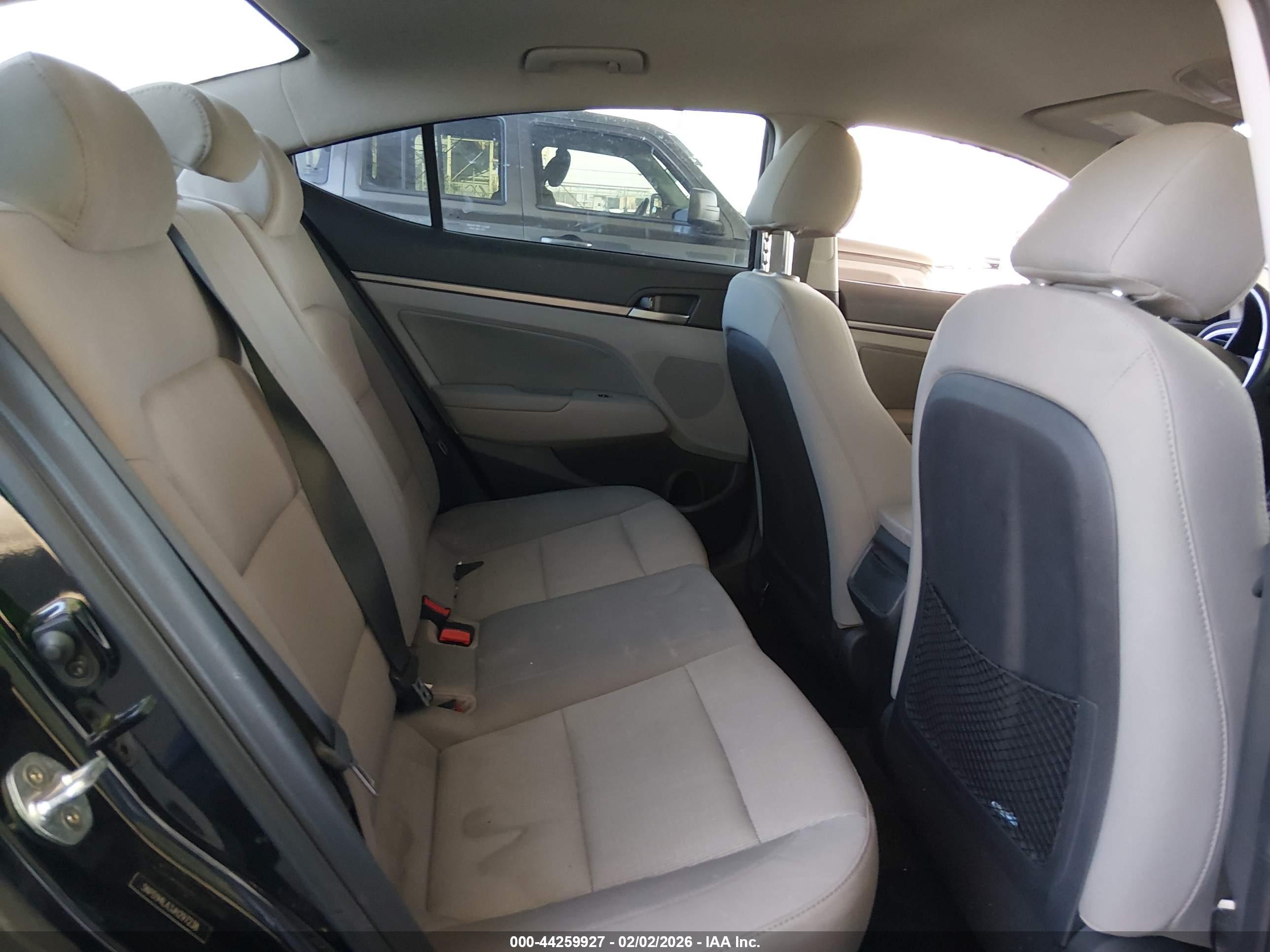 HYUNDAI ELANTRA image 8