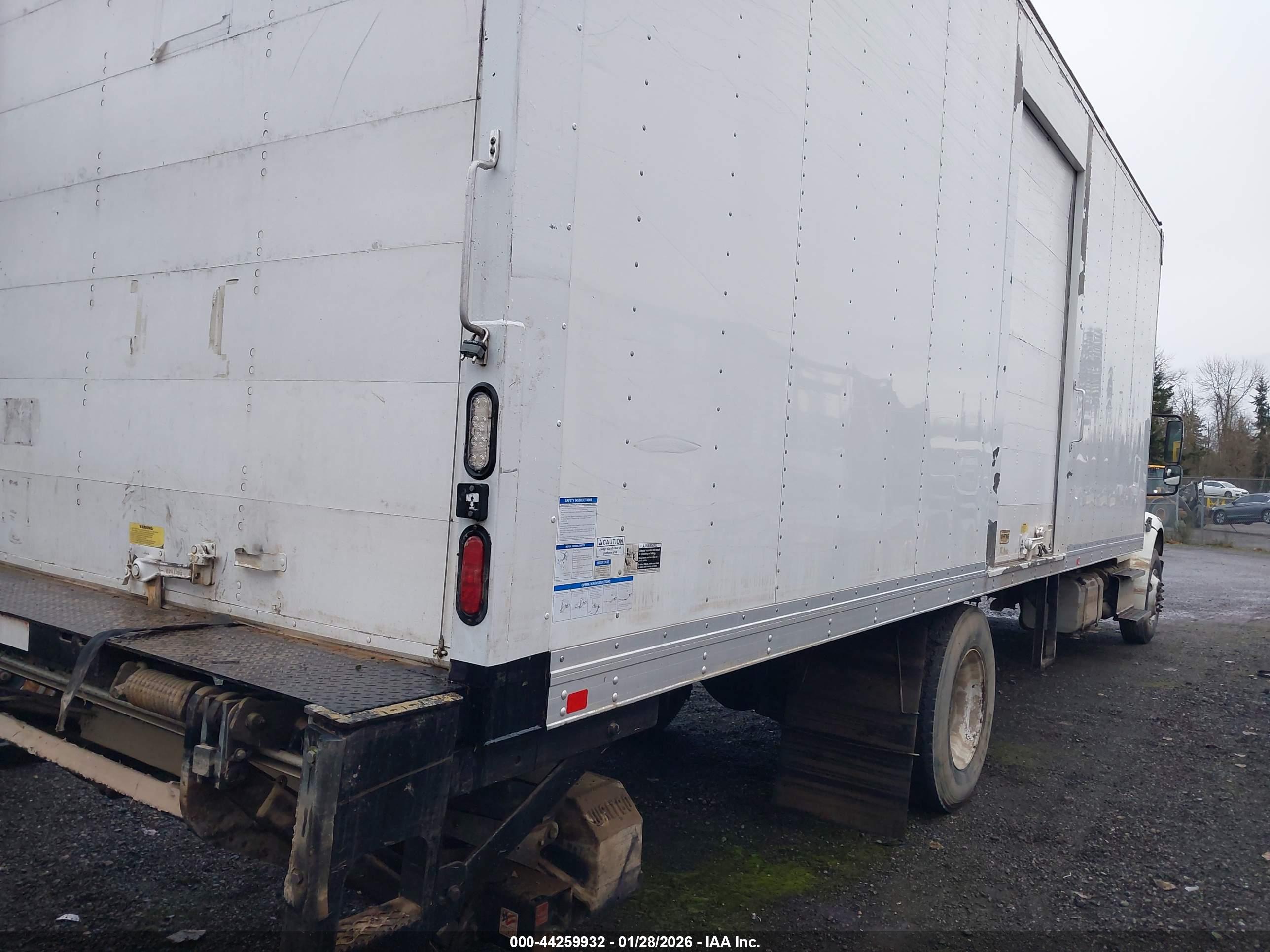 FREIGHTLINER M2 image 4