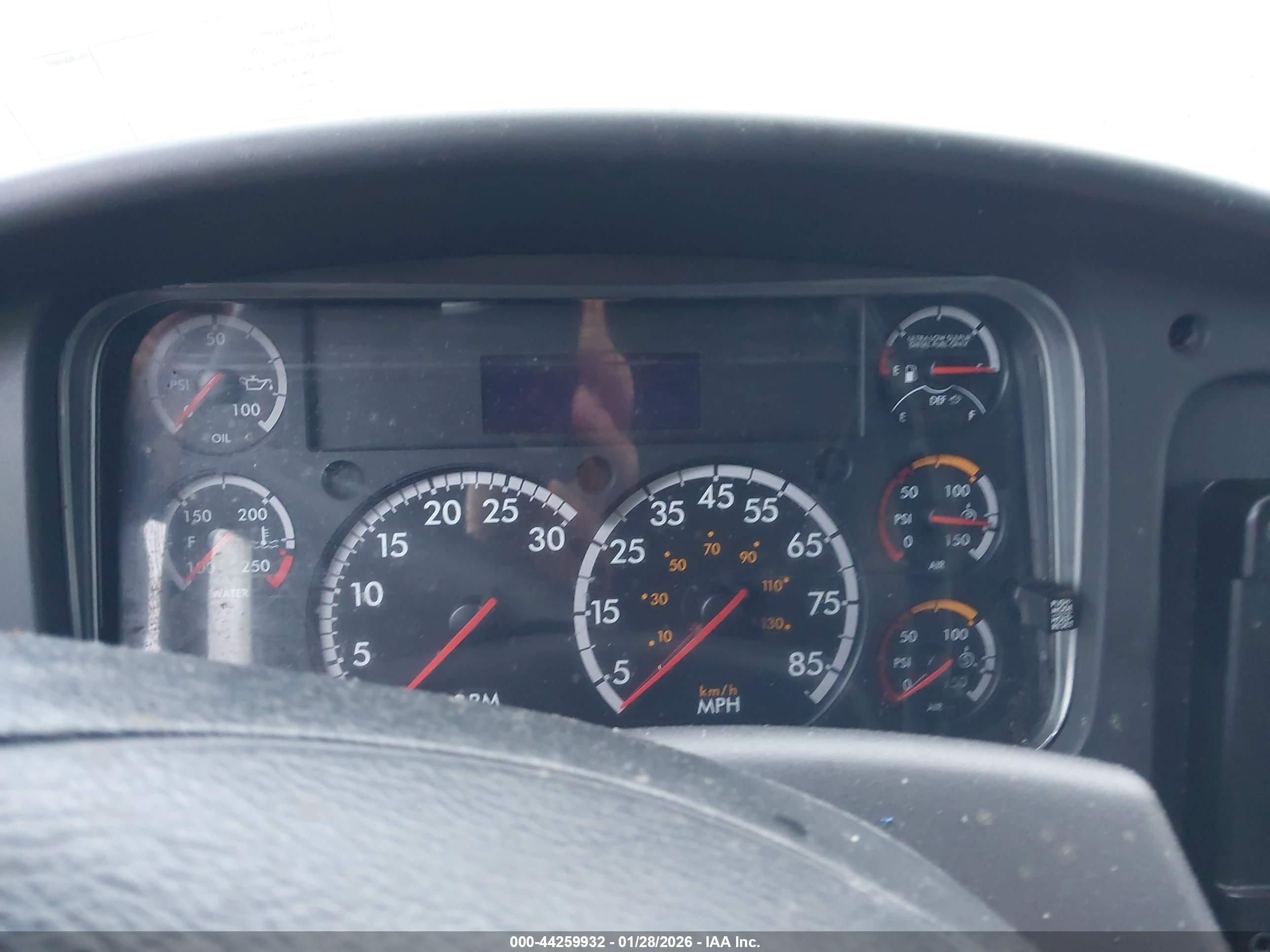 FREIGHTLINER M2 image 6