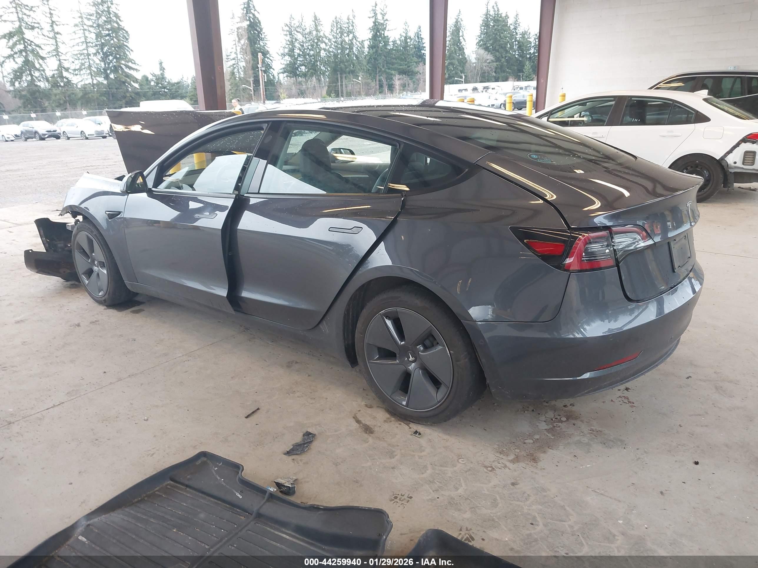 TESLA MODEL image 3