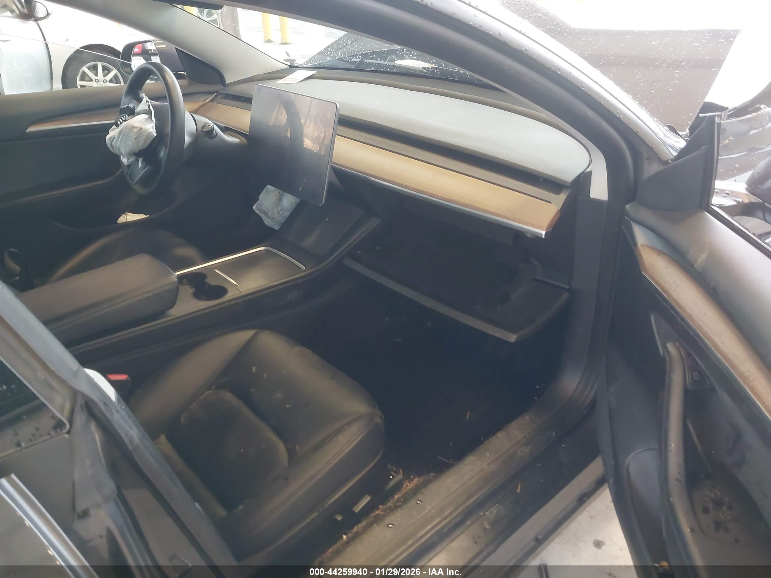 TESLA MODEL image 5