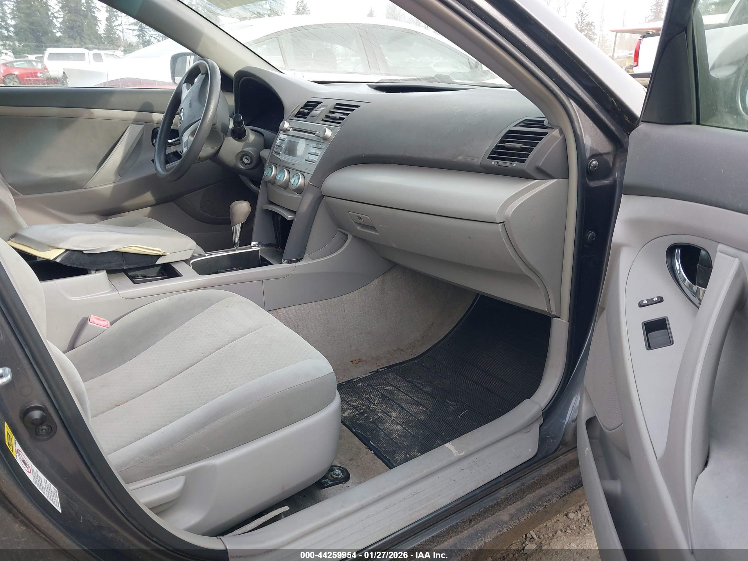 TOYOTA CAMRY image 5