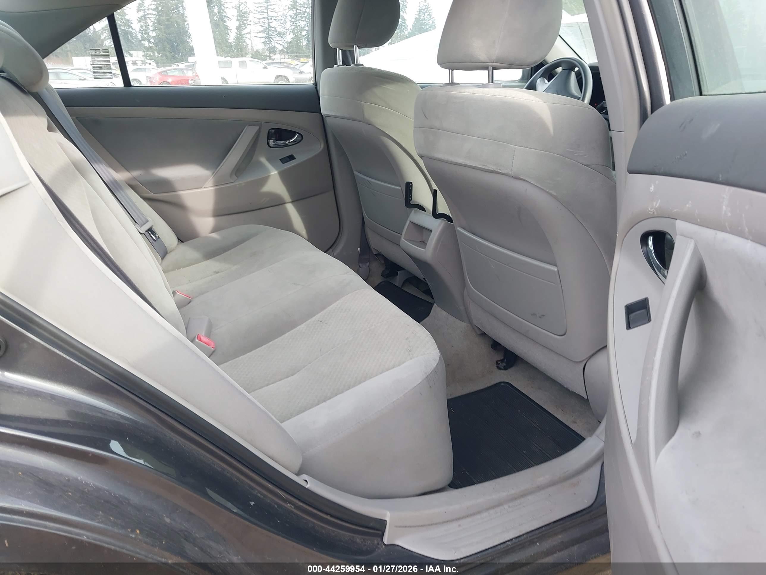TOYOTA CAMRY image 8