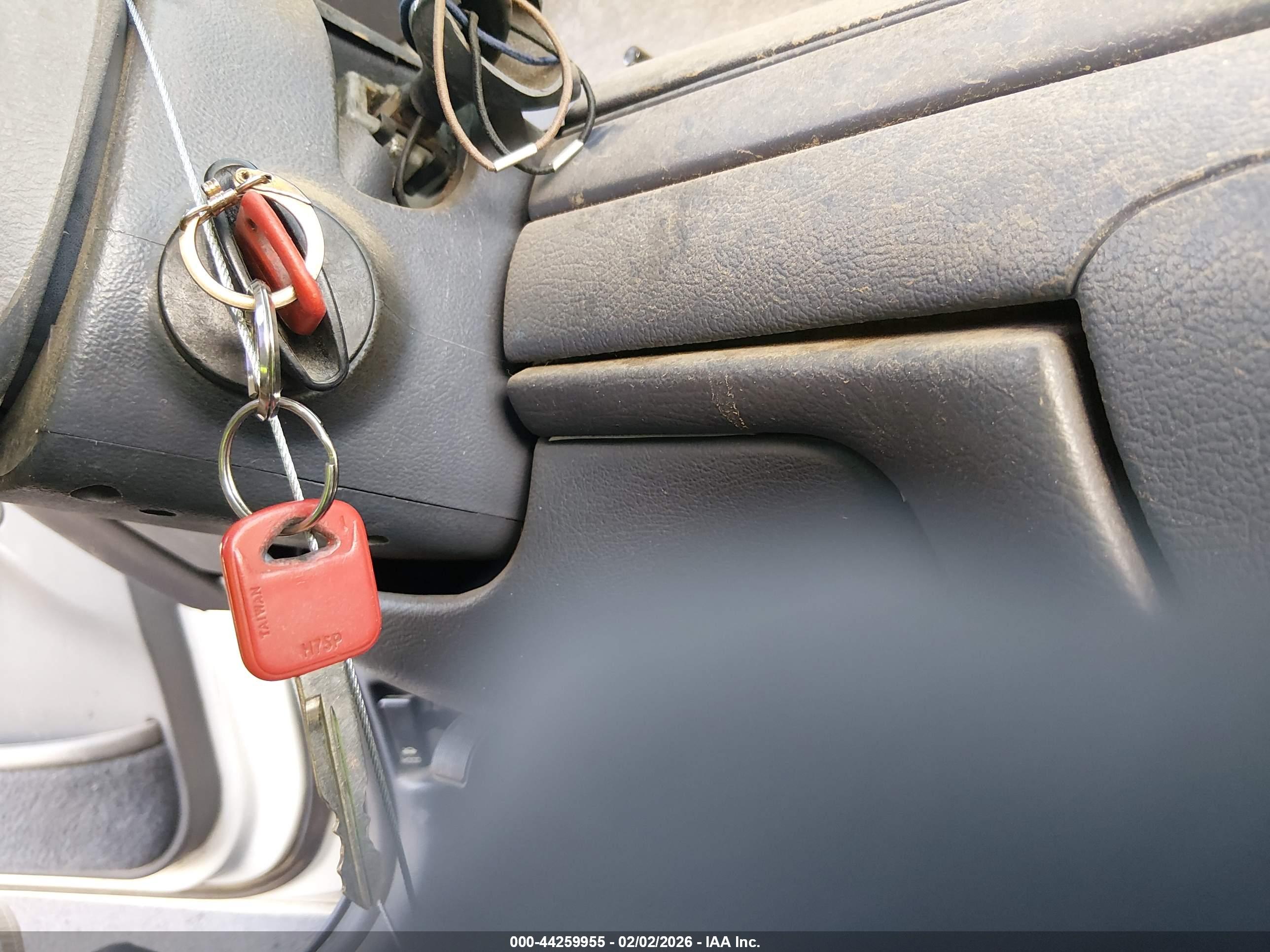 FORD CROWN image 11