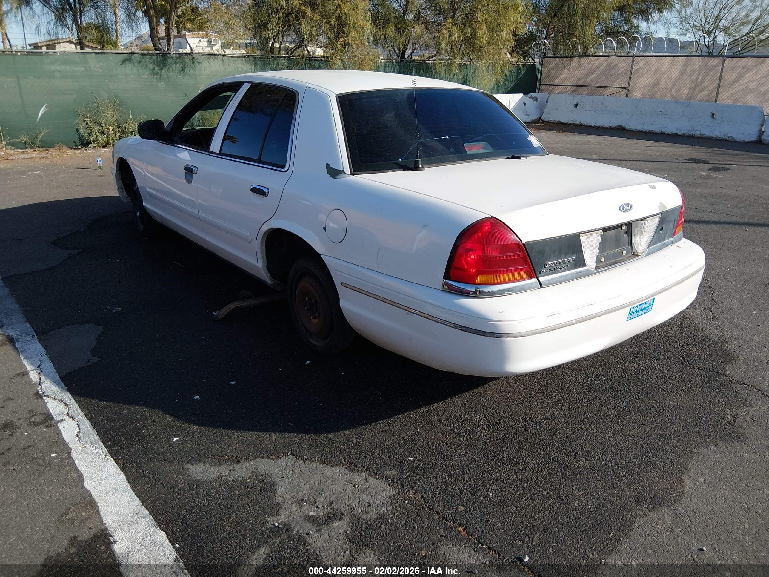 FORD CROWN image 3