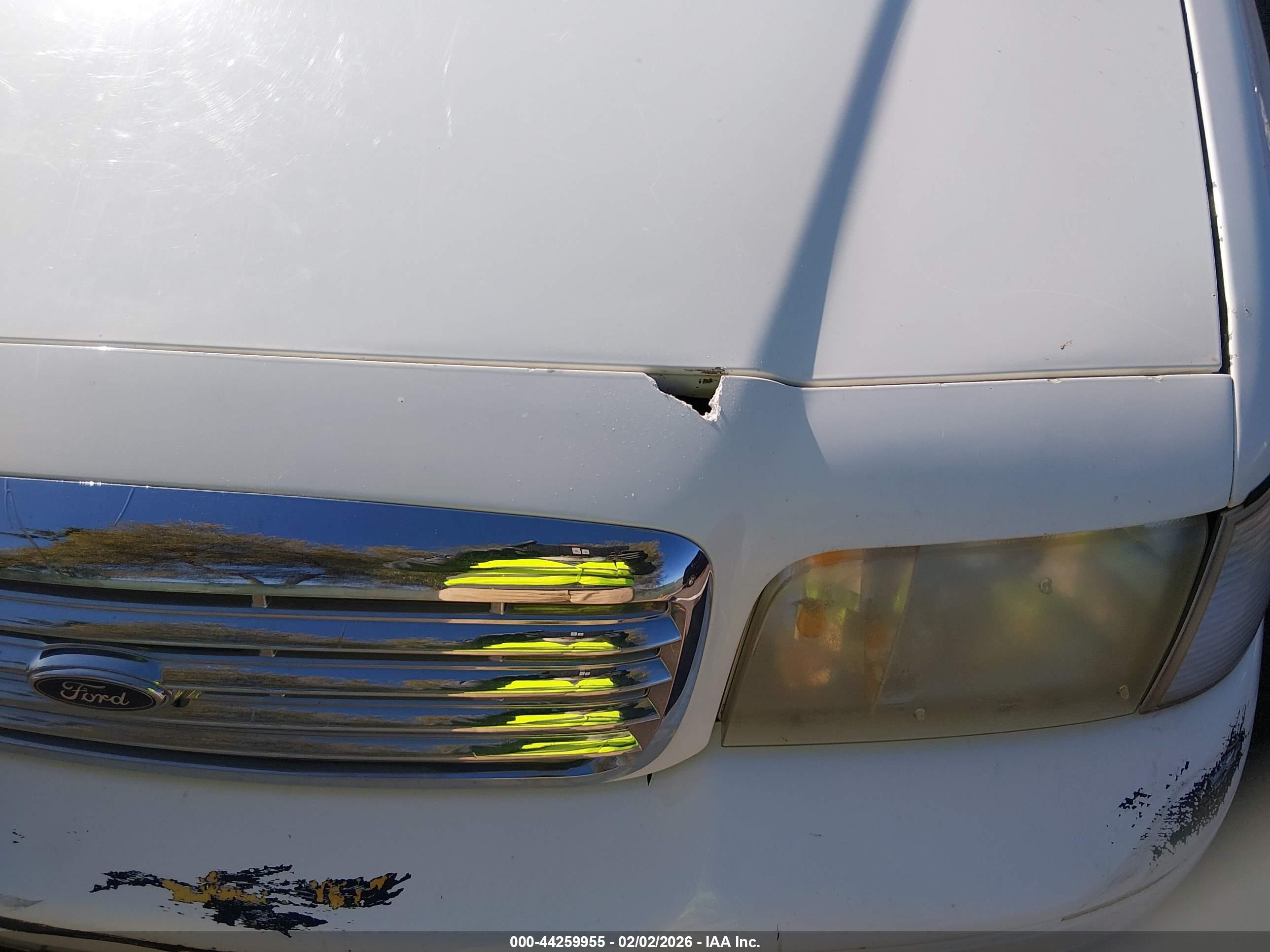 FORD CROWN image 6