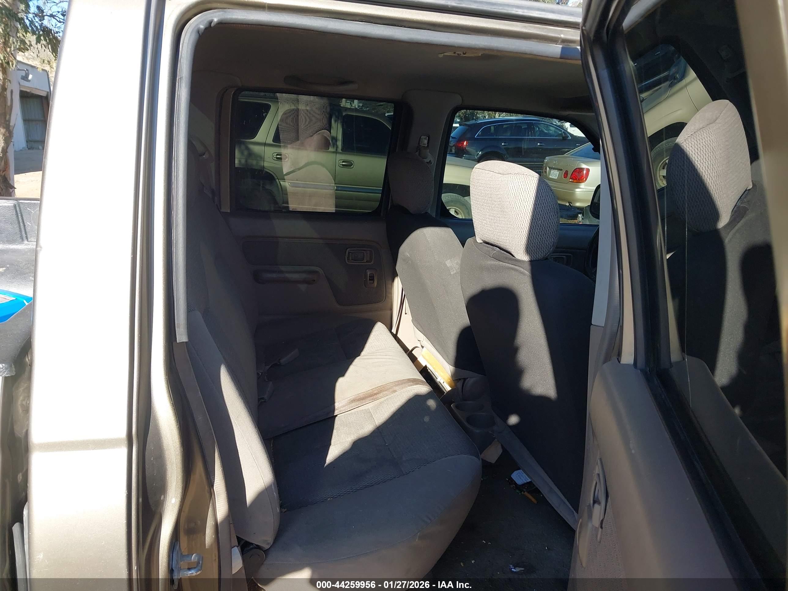 NISSAN FRONTIER image 8