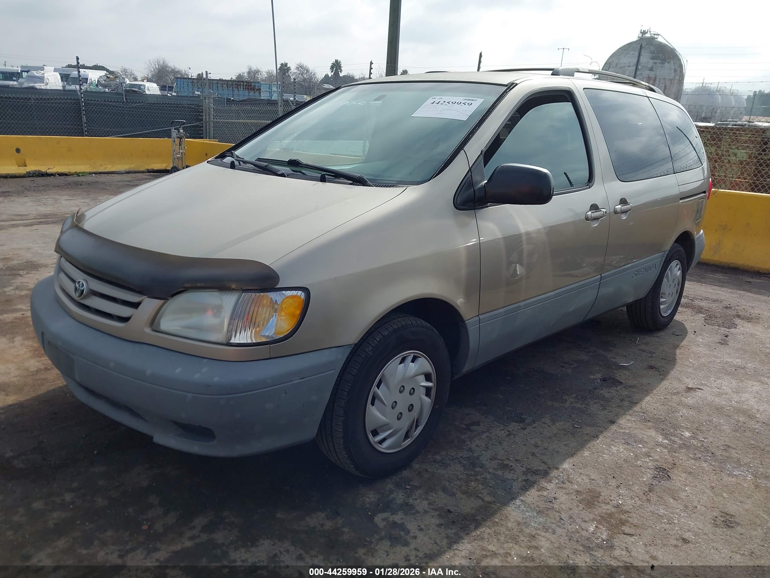 TOYOTA SIENNA image 2