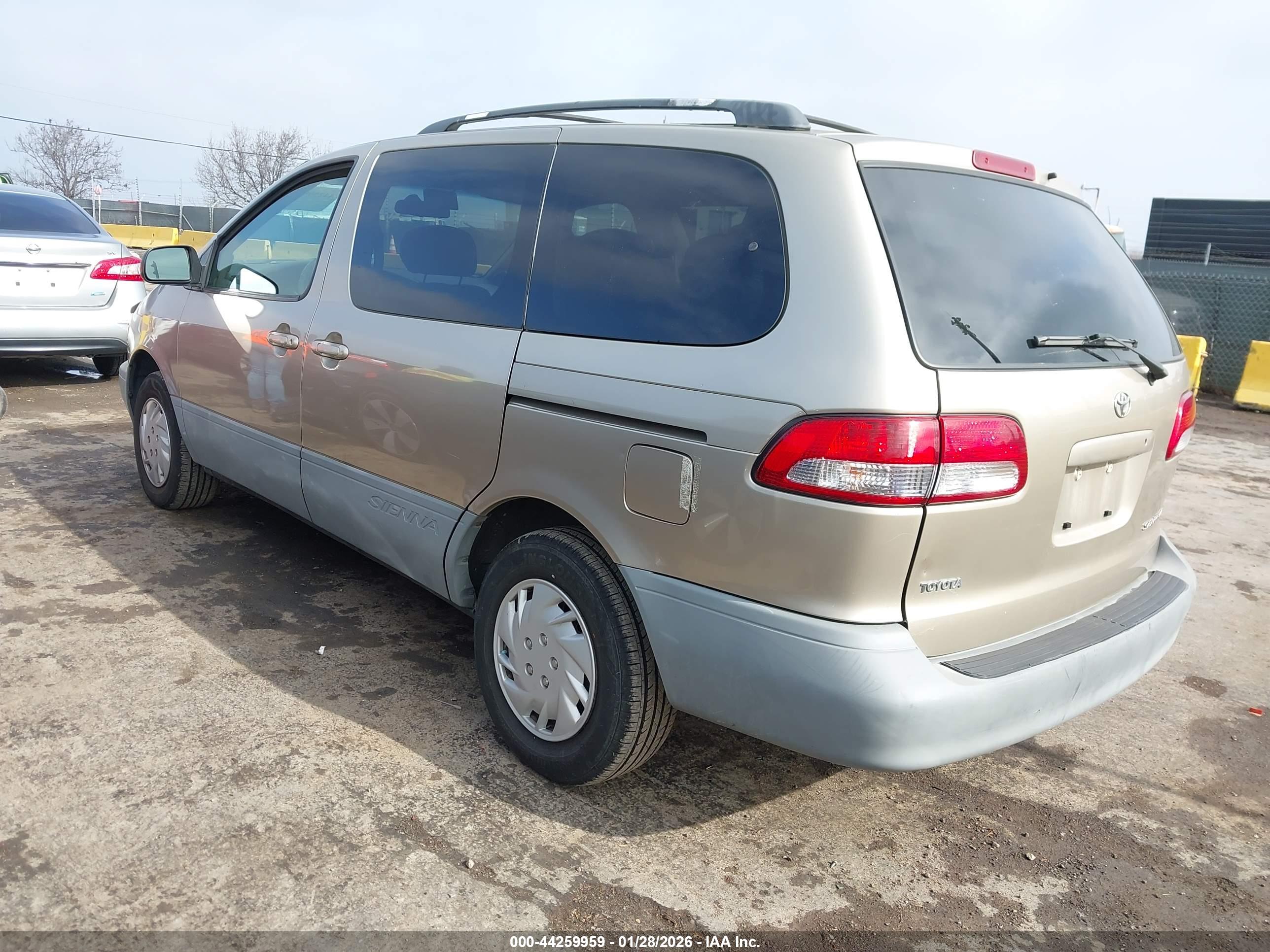 TOYOTA SIENNA image 3