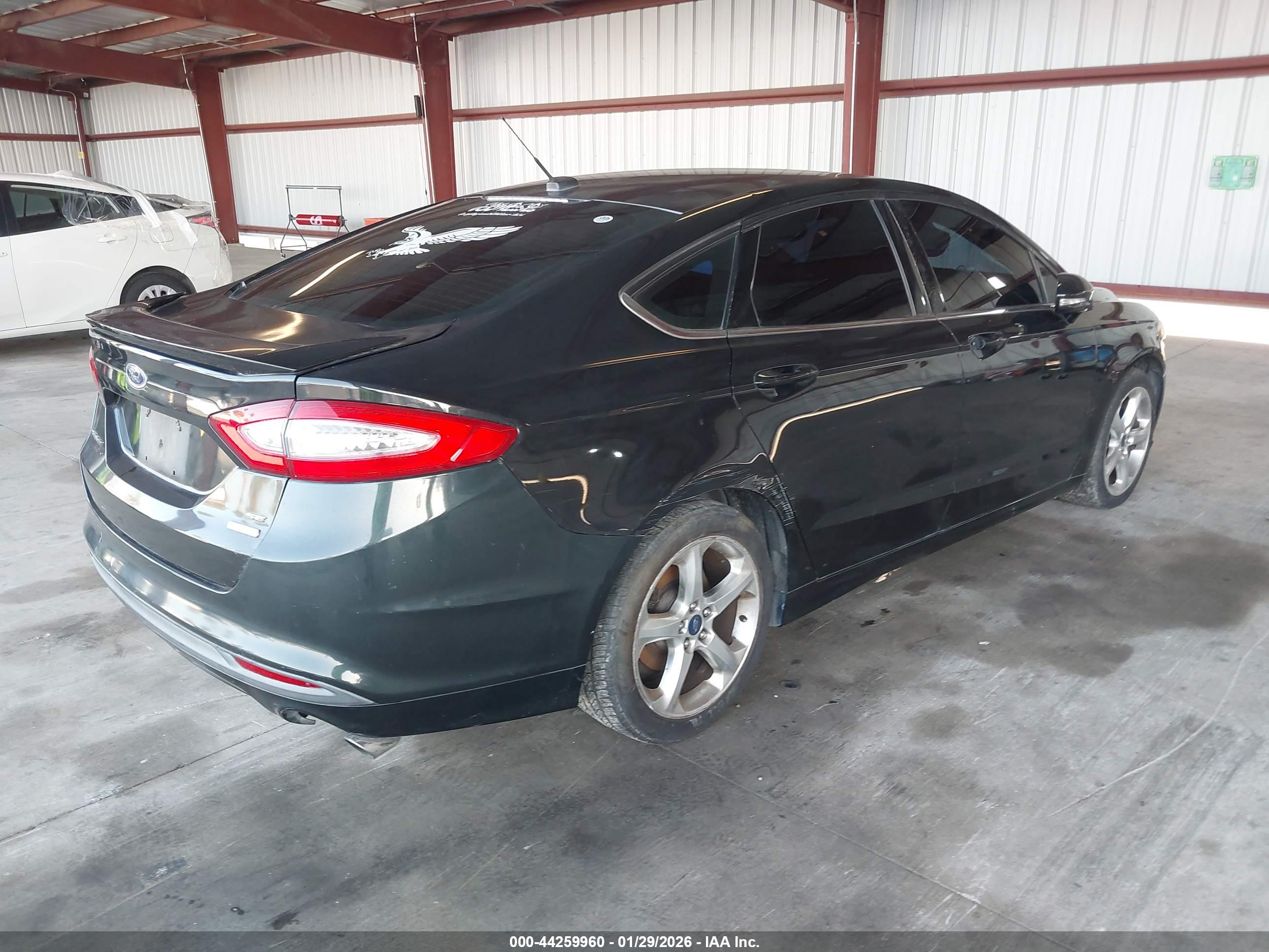 FORD FUSION image 4