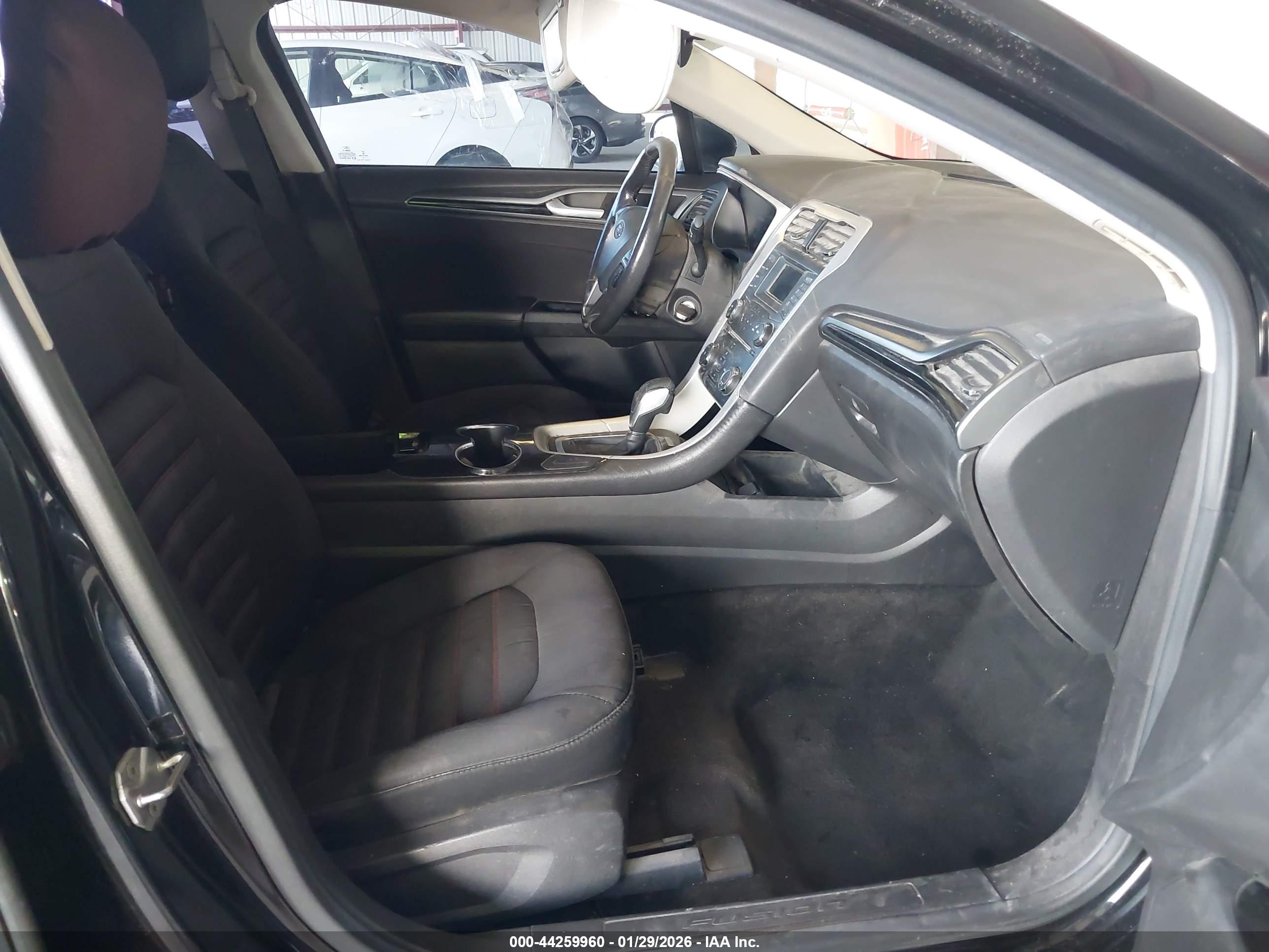 FORD FUSION image 5