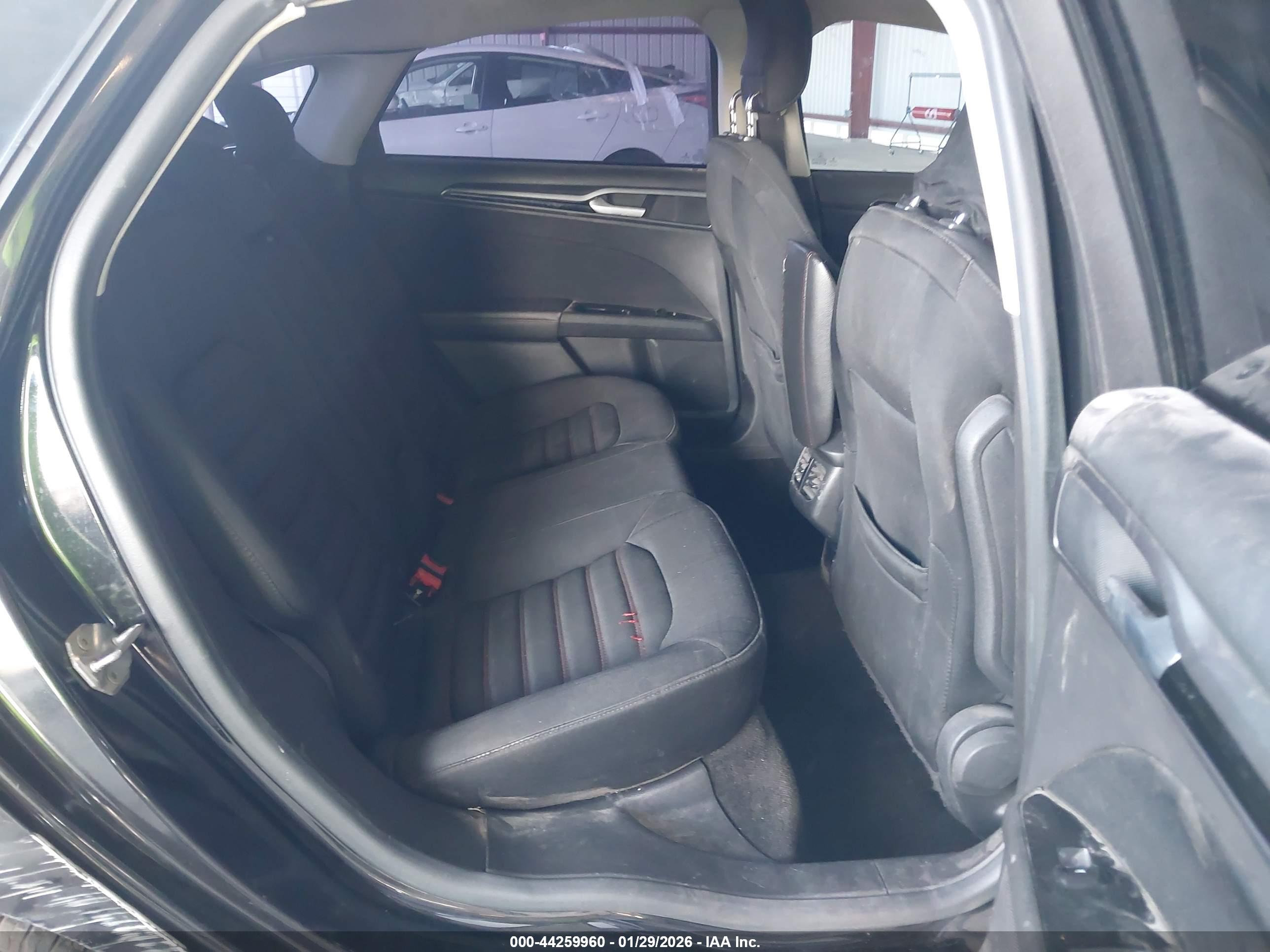 FORD FUSION image 8
