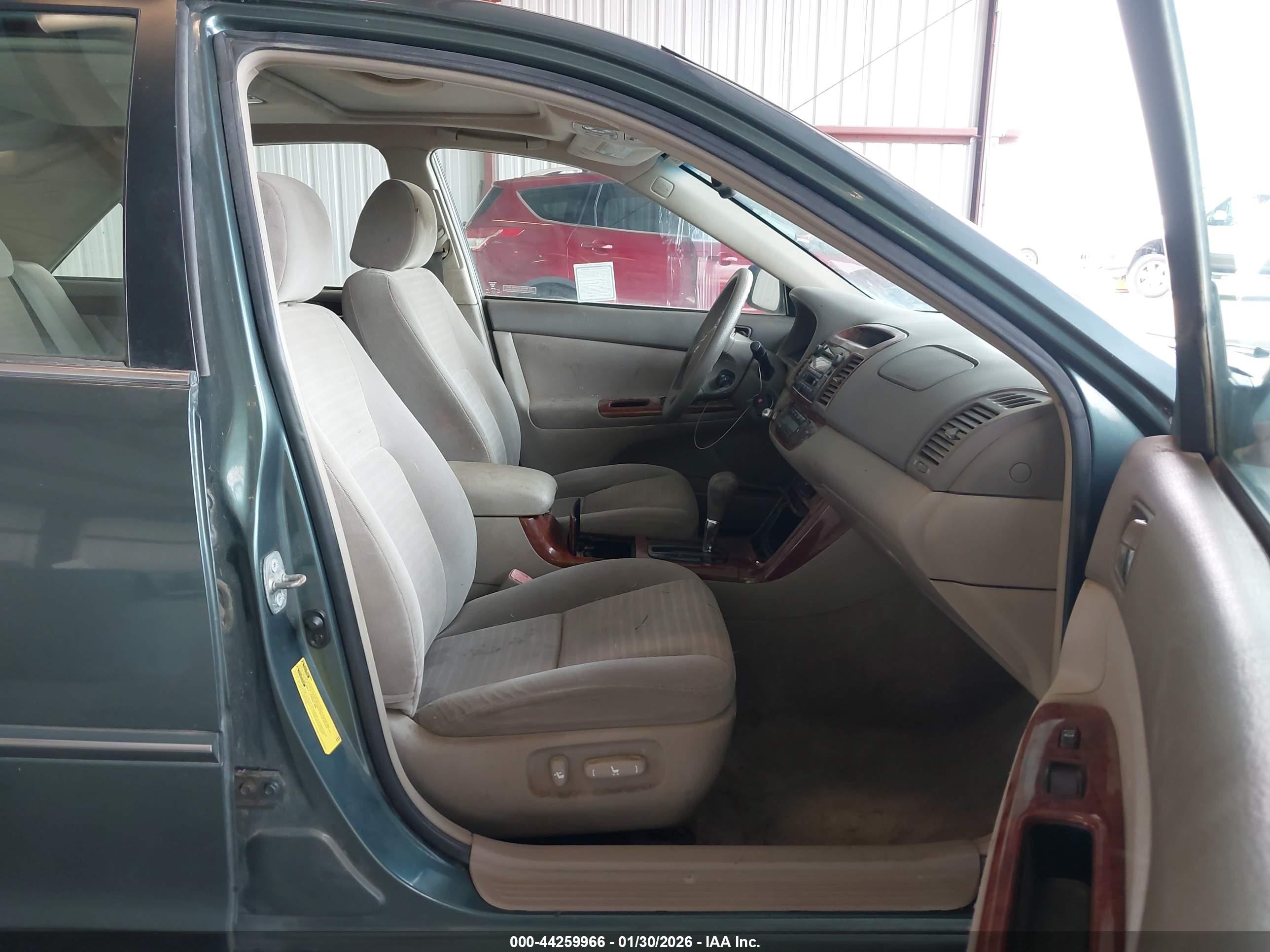 TOYOTA CAMRY image 5