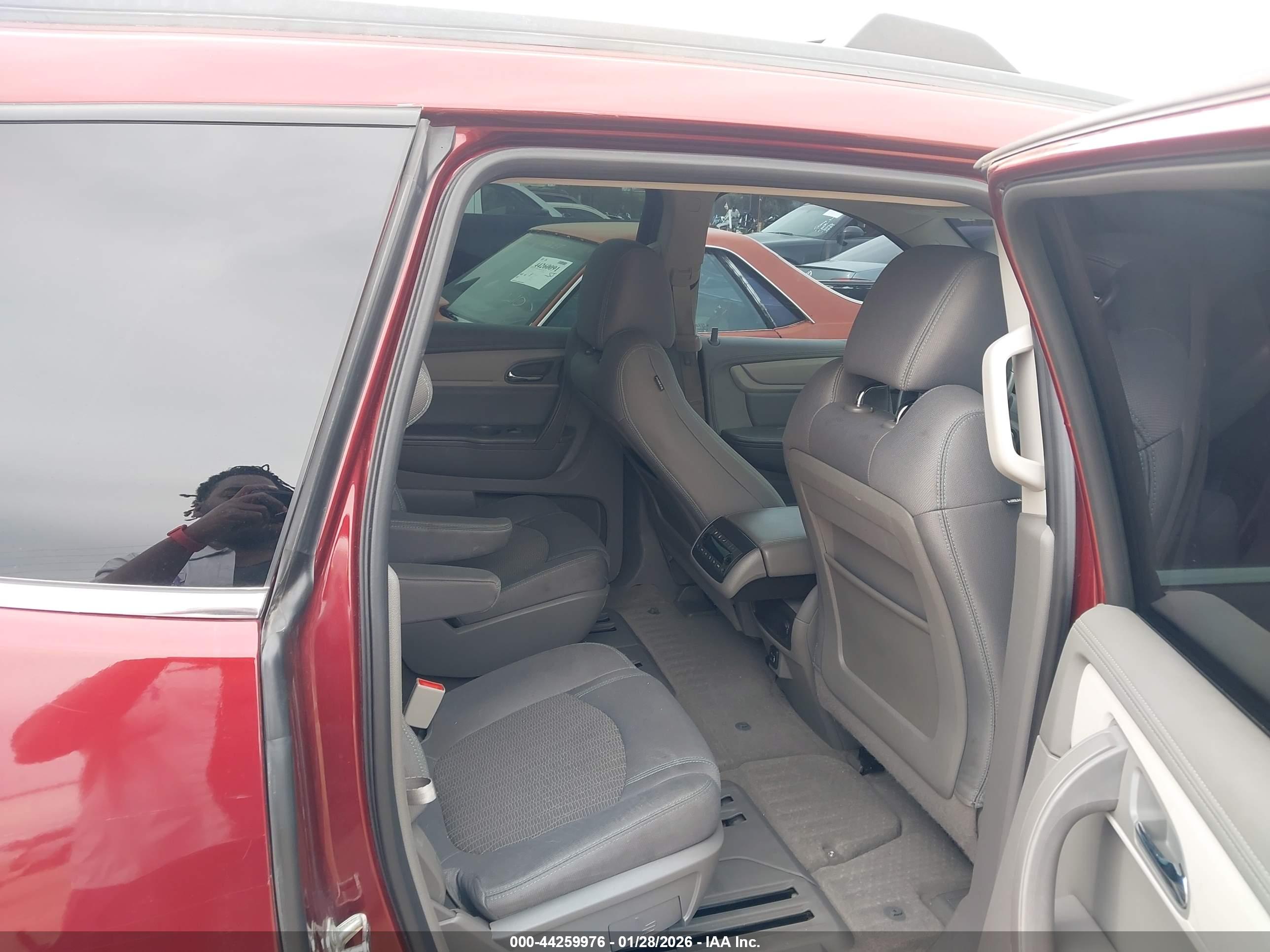 CHEVROLET TRAVERSE image 8
