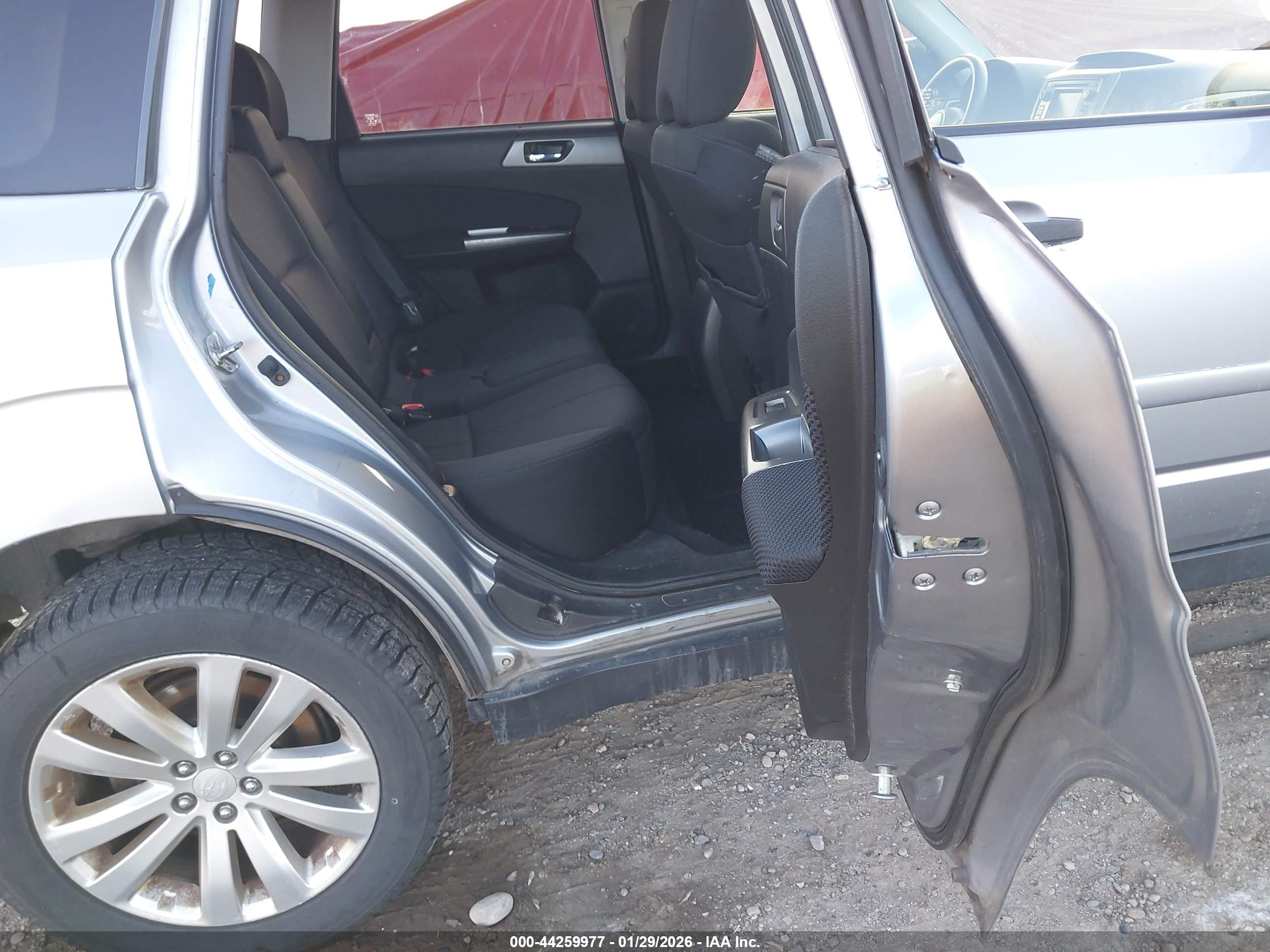 SUBARU FORESTER image 8