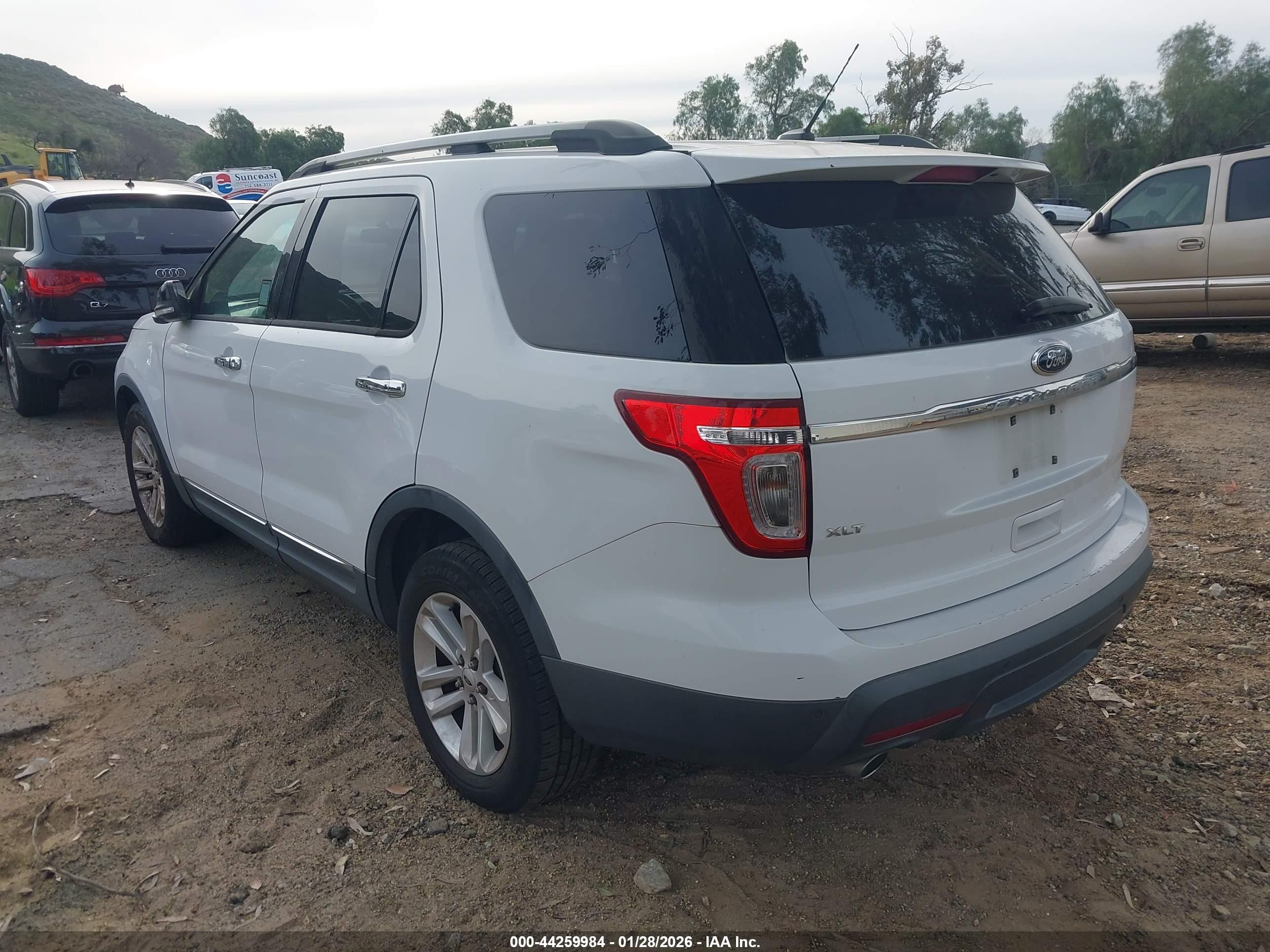 FORD EXPLORER image 3