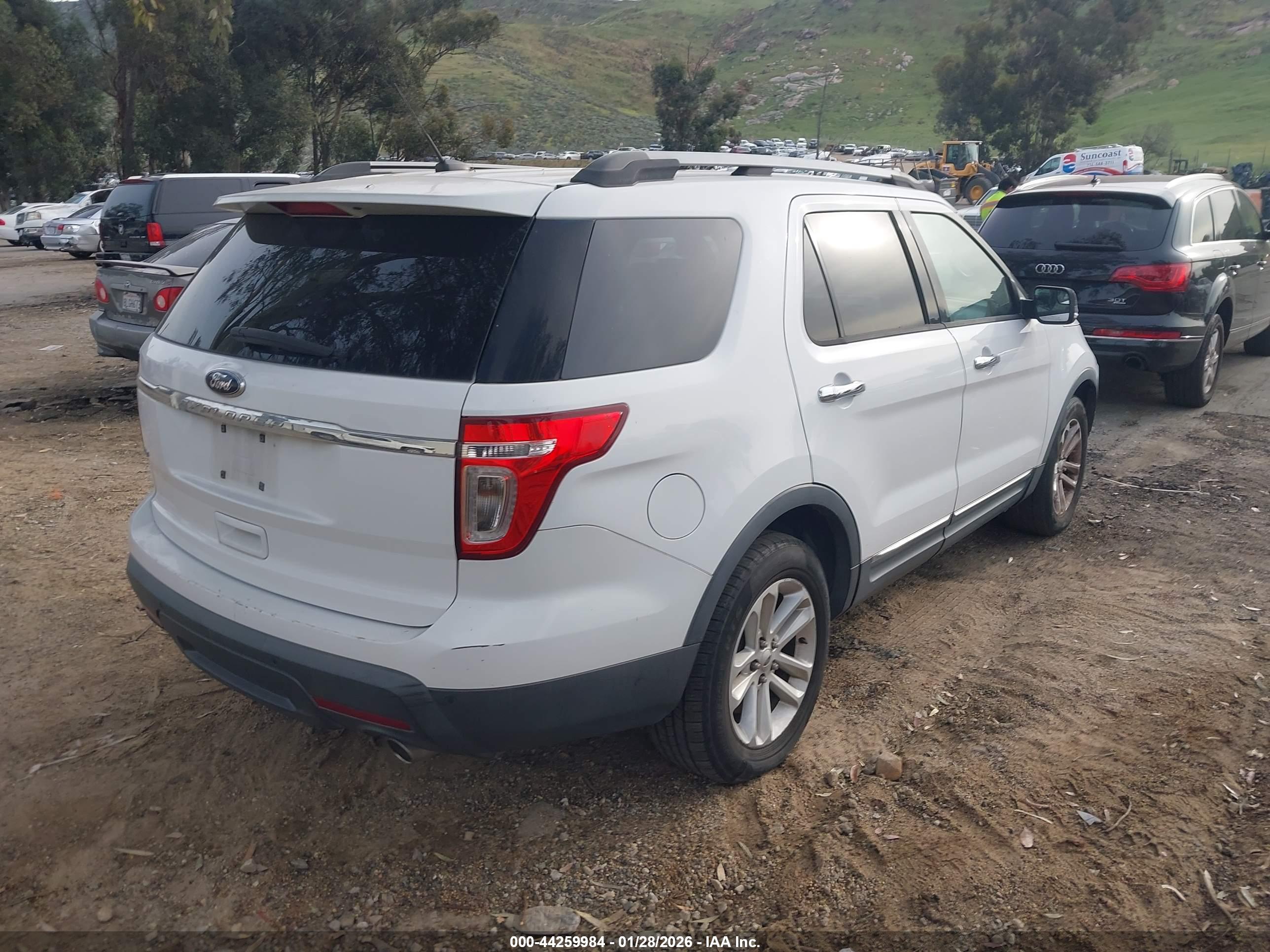 FORD EXPLORER image 4