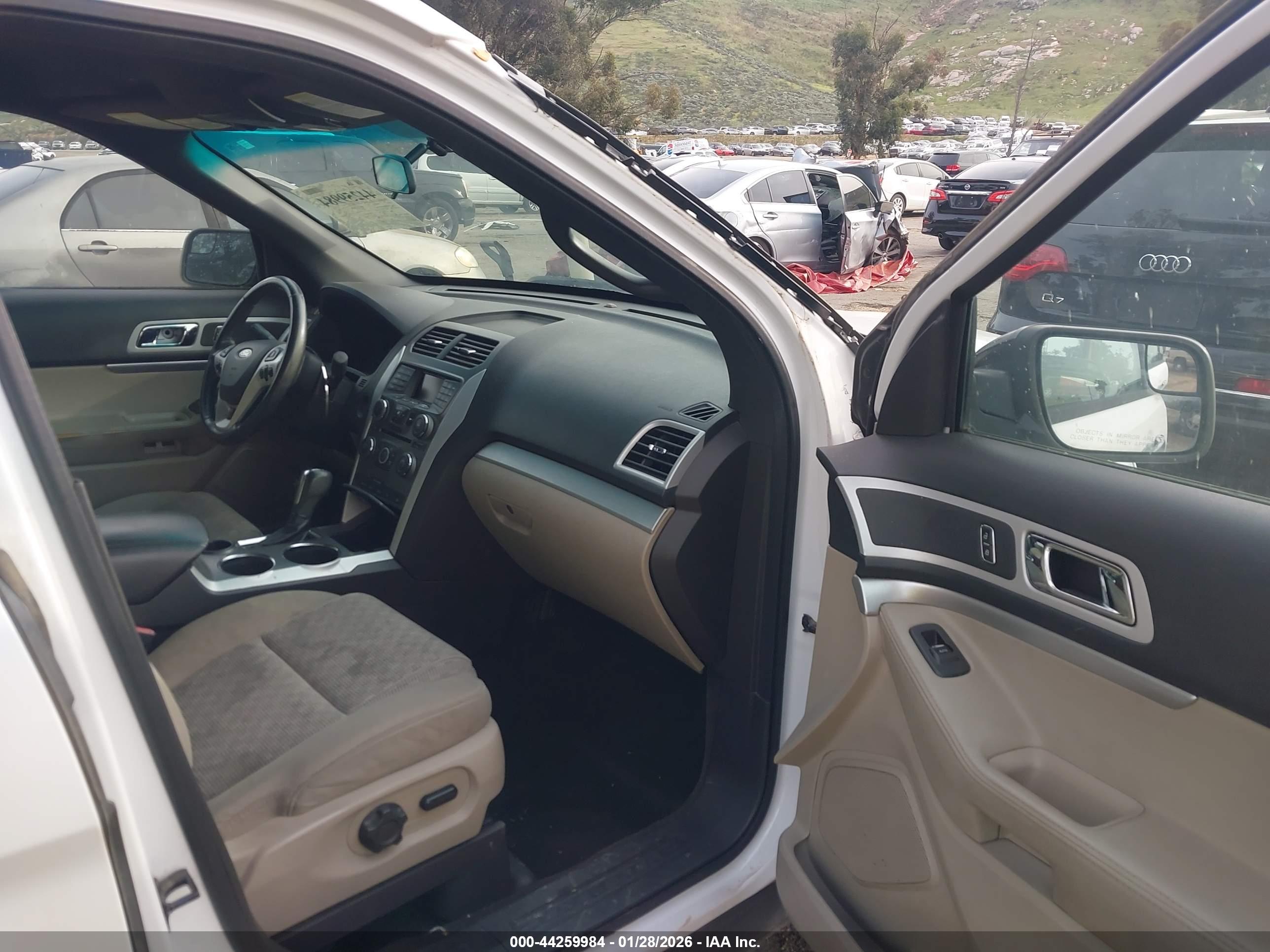 FORD EXPLORER image 5