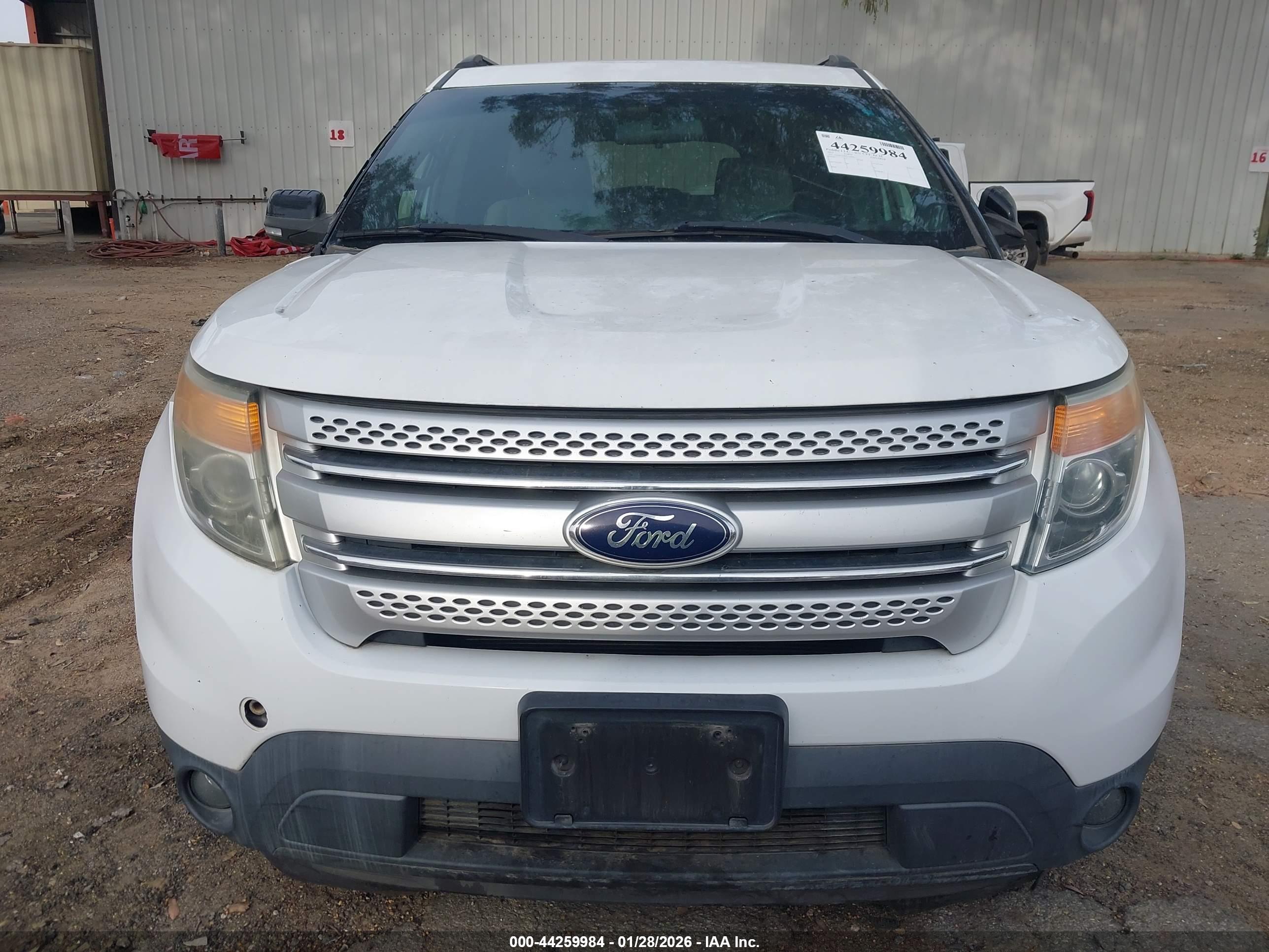 FORD EXPLORER image 6