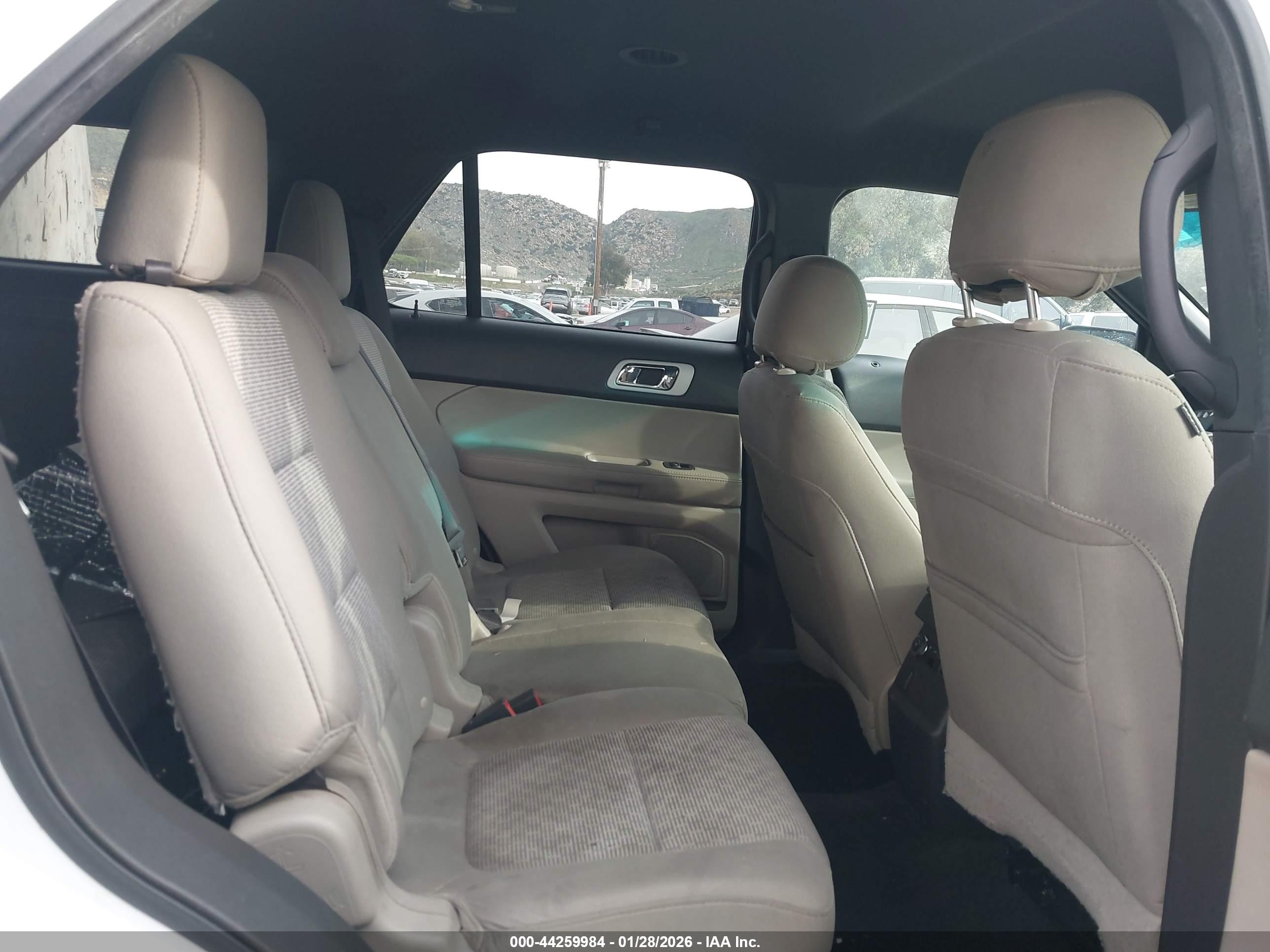 FORD EXPLORER image 8