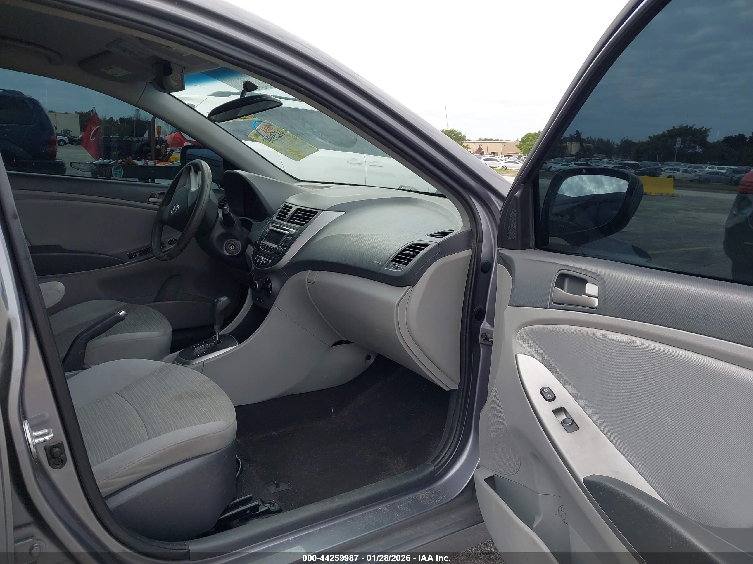HYUNDAI ACCENT image 5