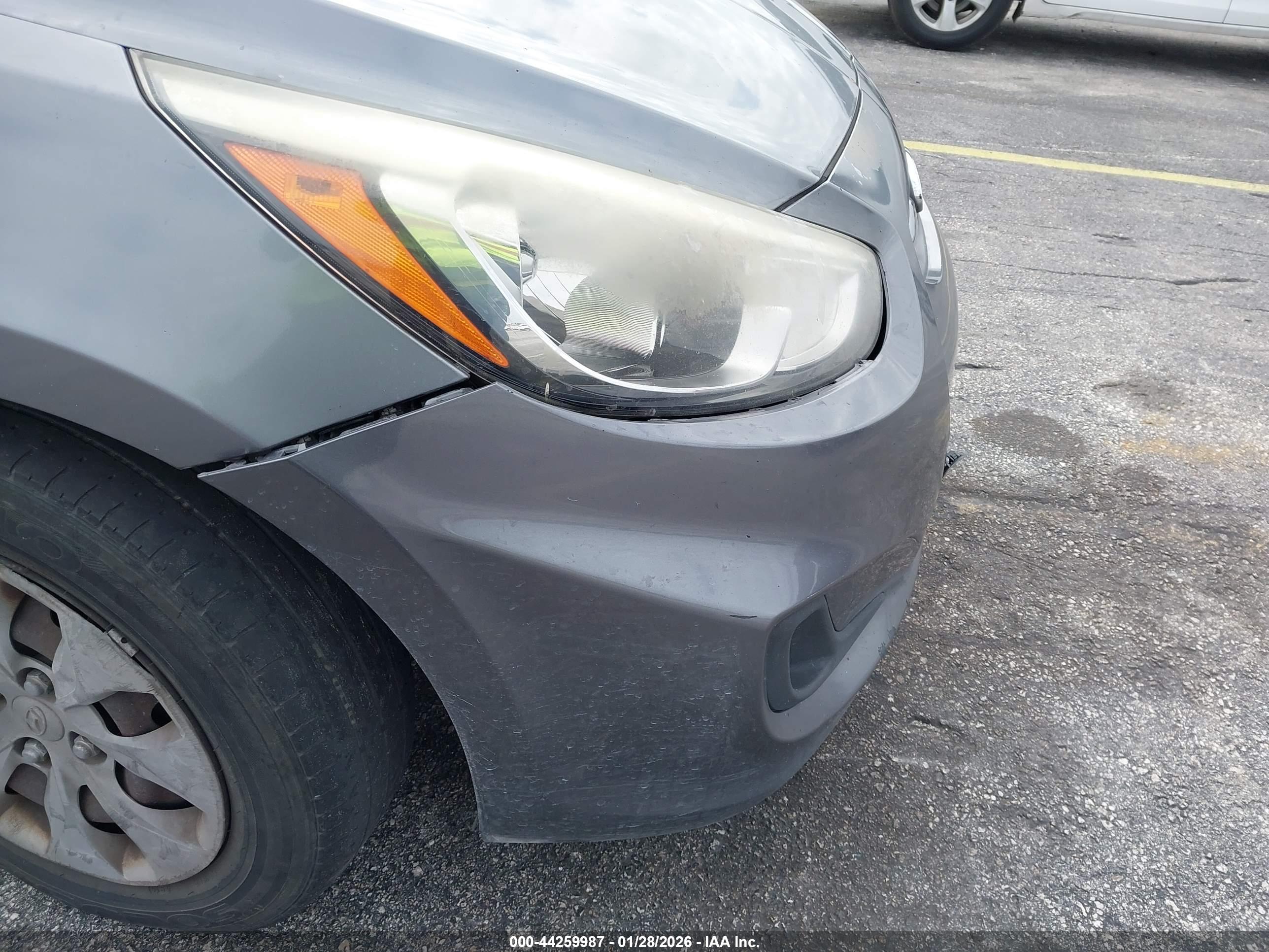 HYUNDAI ACCENT image 6