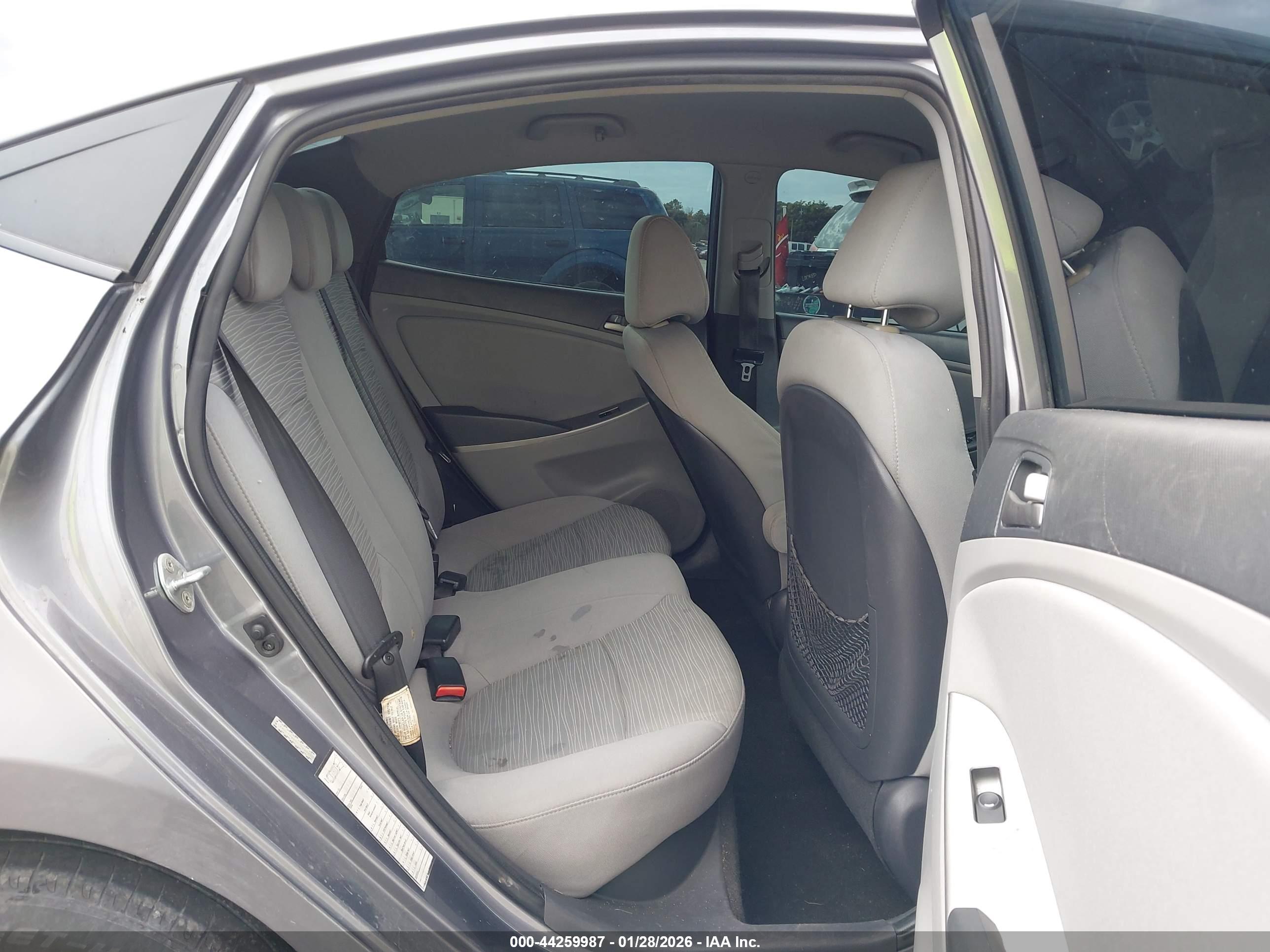 HYUNDAI ACCENT image 8