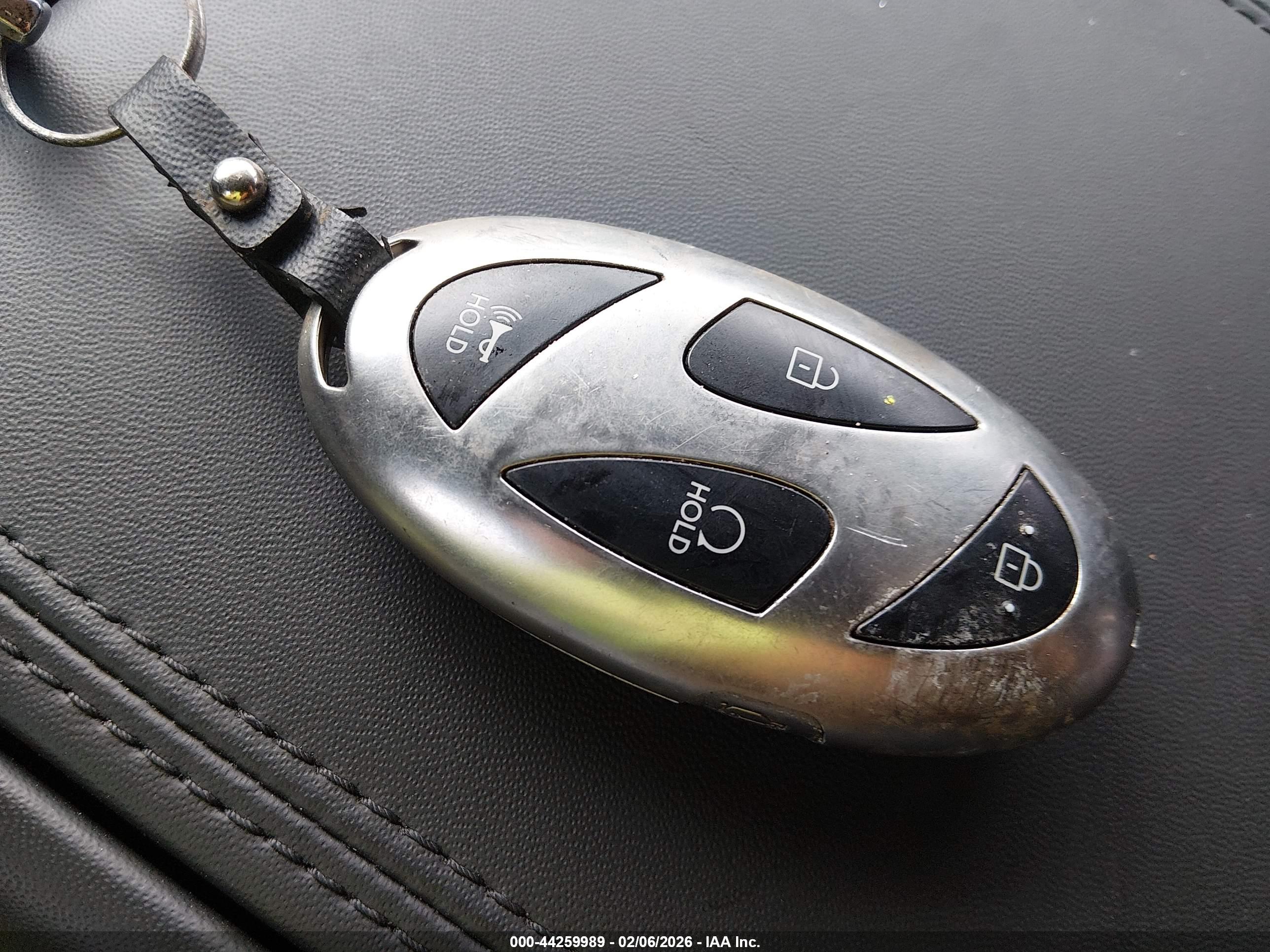 HYUNDAI SANTA image 11