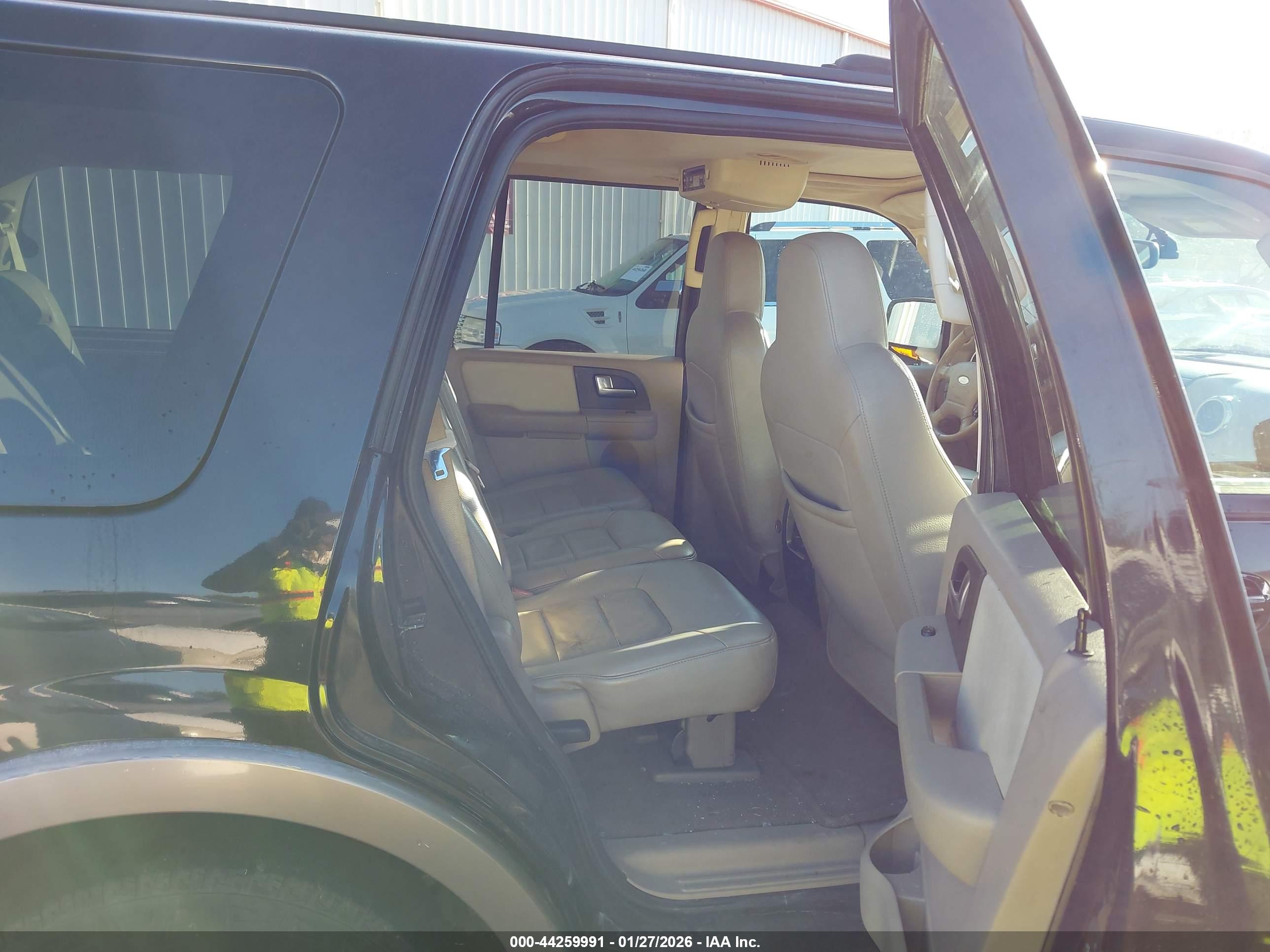 FORD EXPEDITION image 8