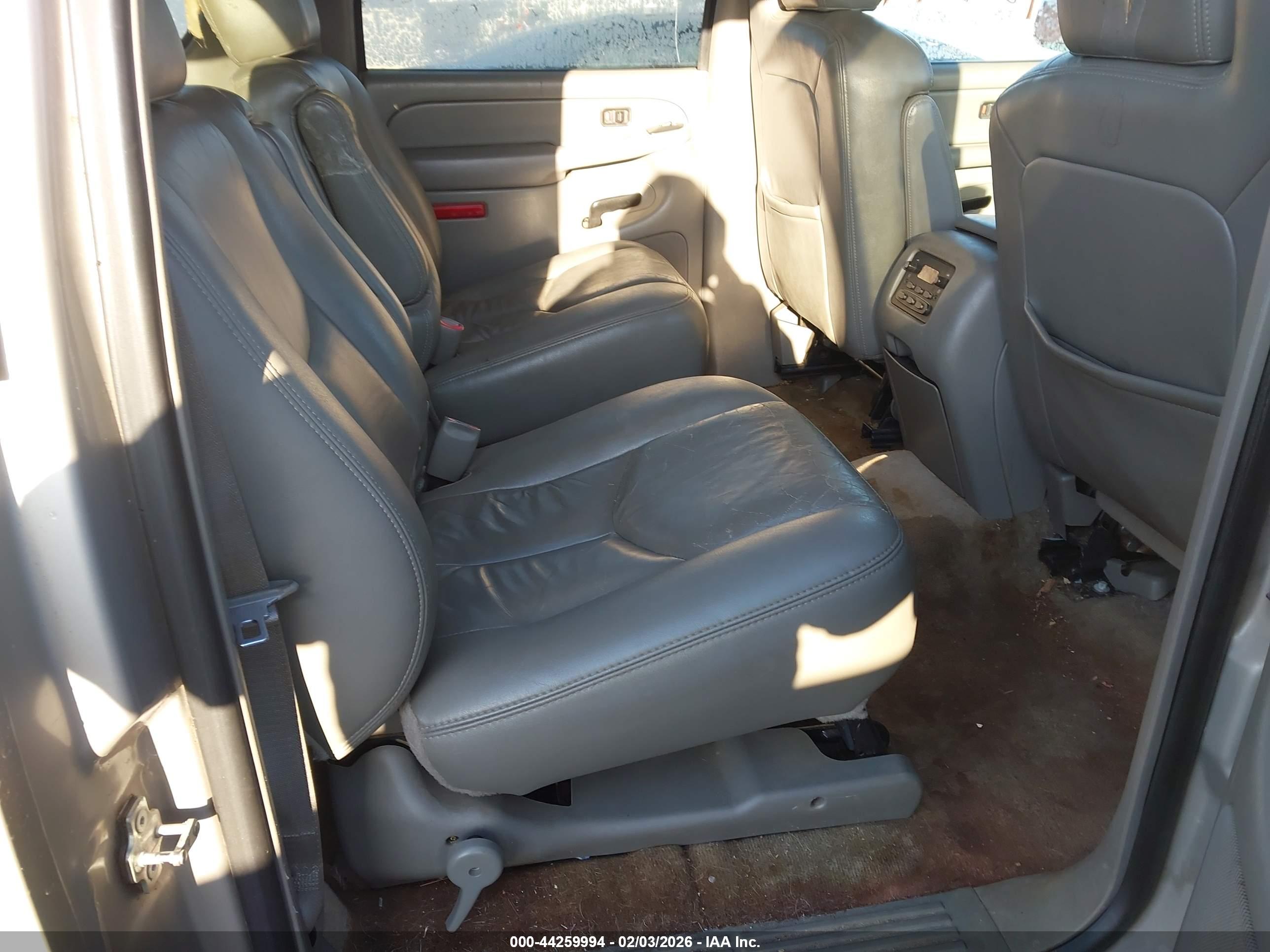 GMC YUKON image 8