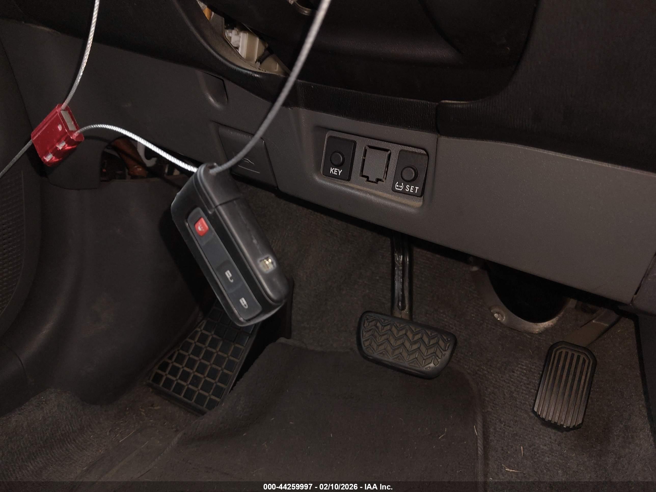 TOYOTA PRIUS image 11