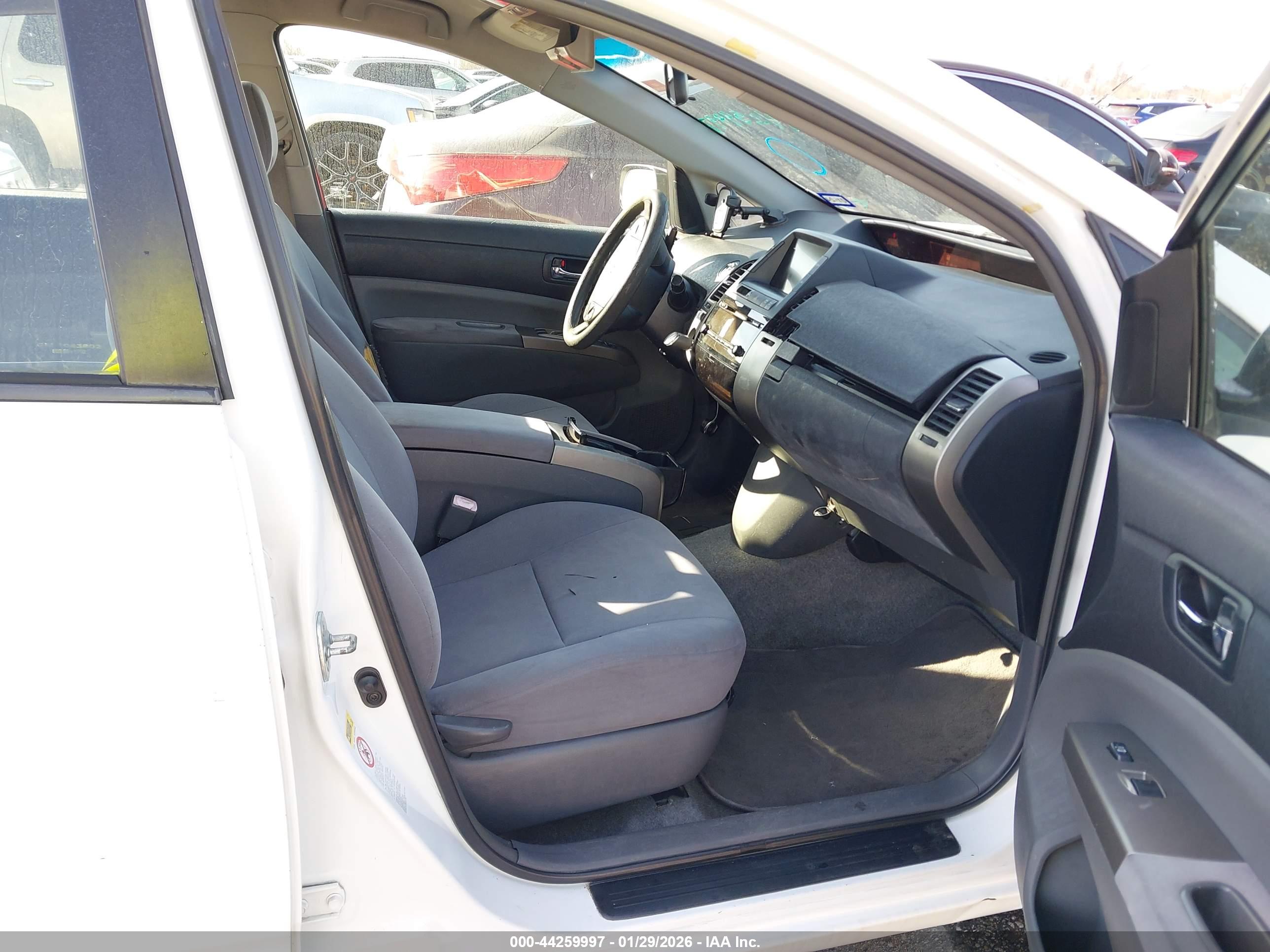 TOYOTA PRIUS image 5