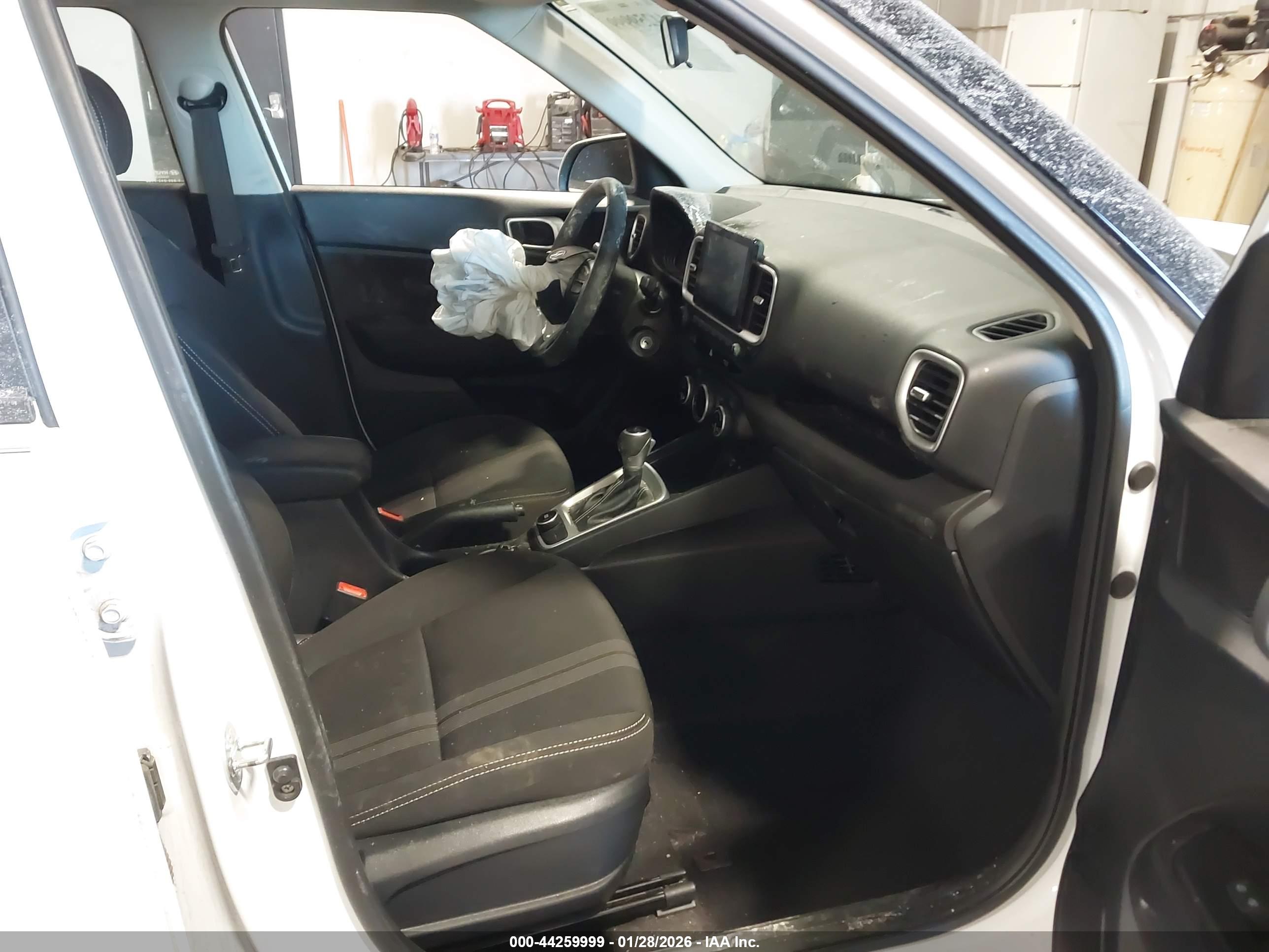 HYUNDAI VENUE image 5
