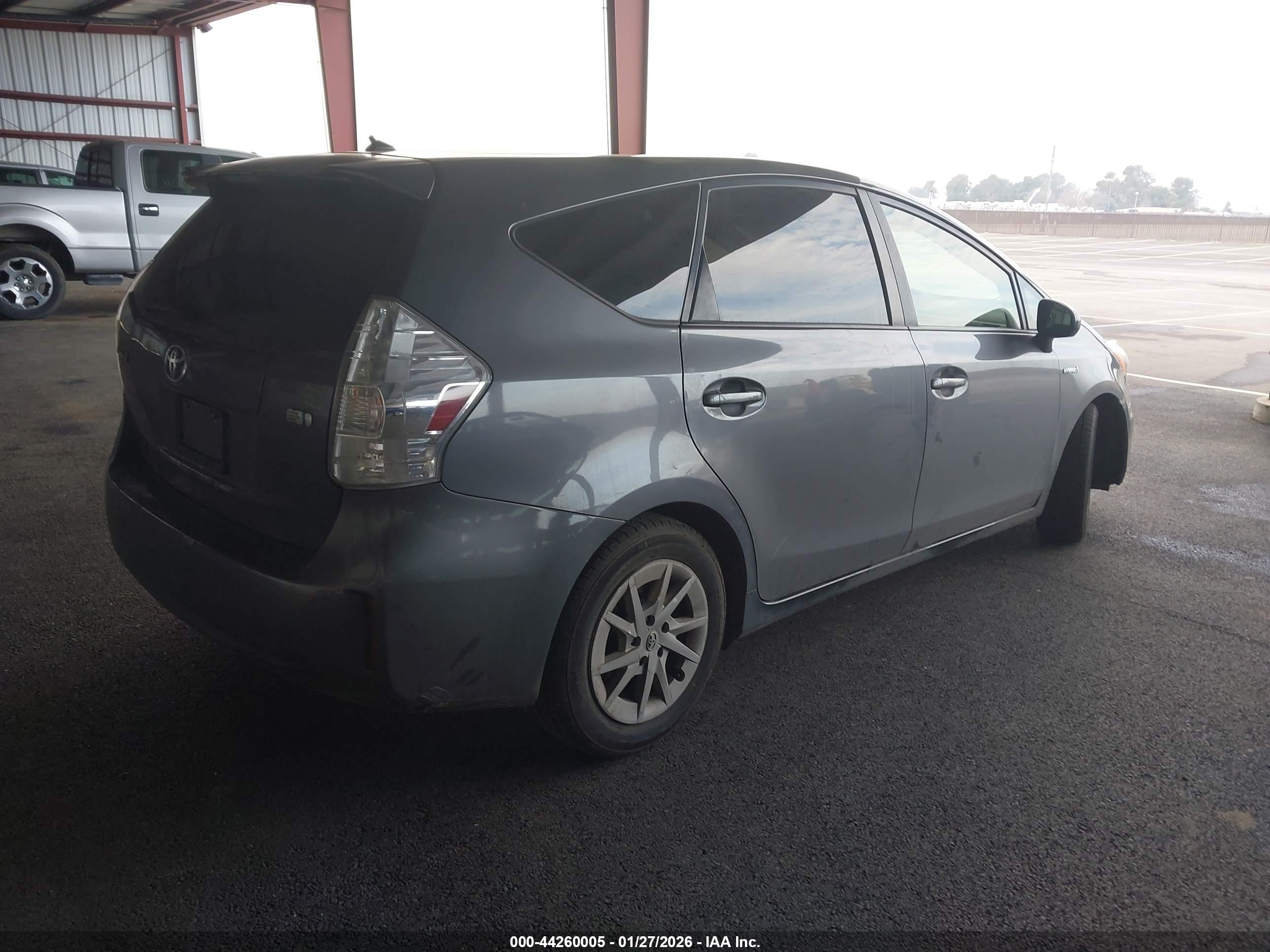 TOYOTA PRIUS image 4