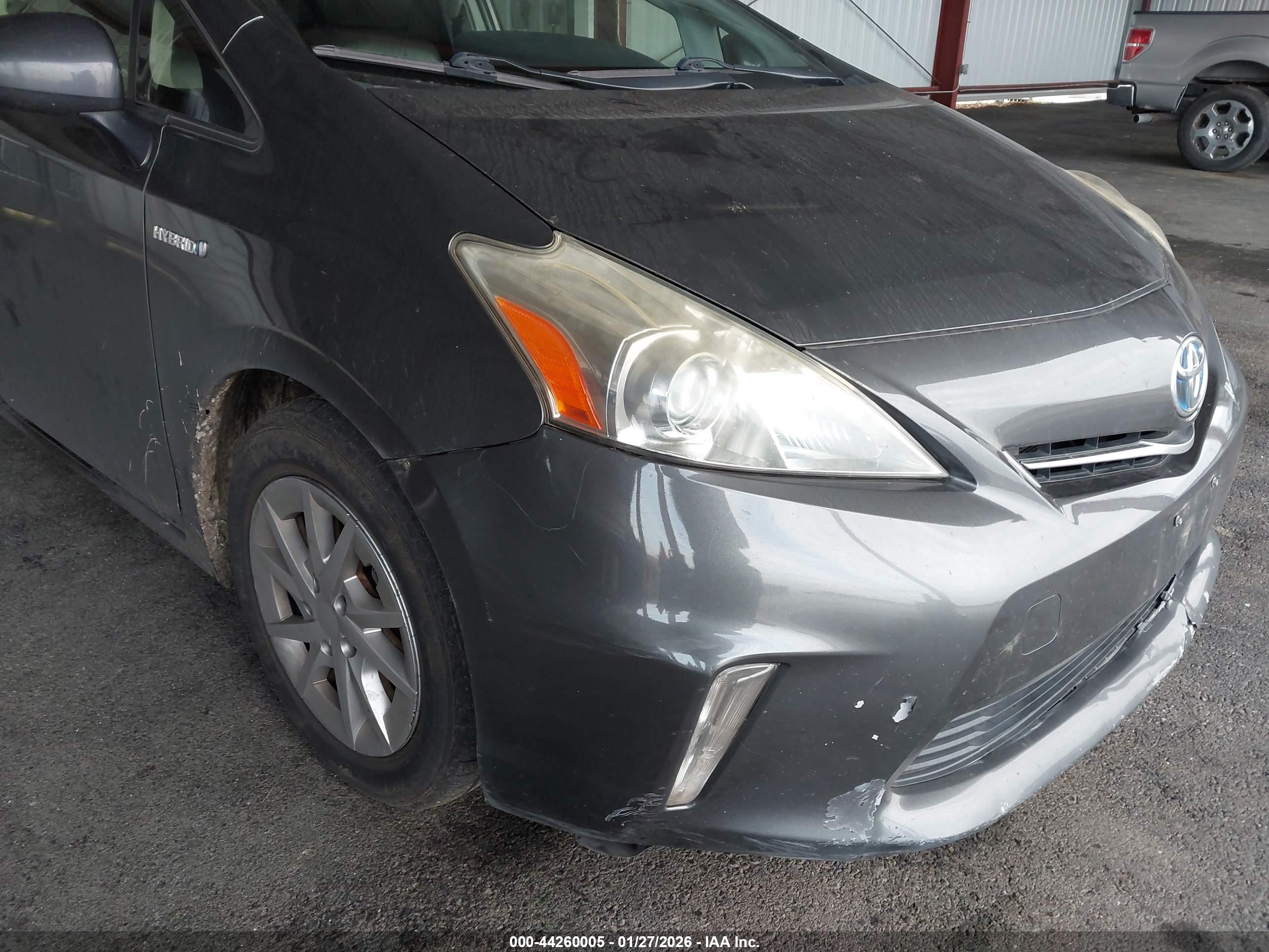 TOYOTA PRIUS image 6