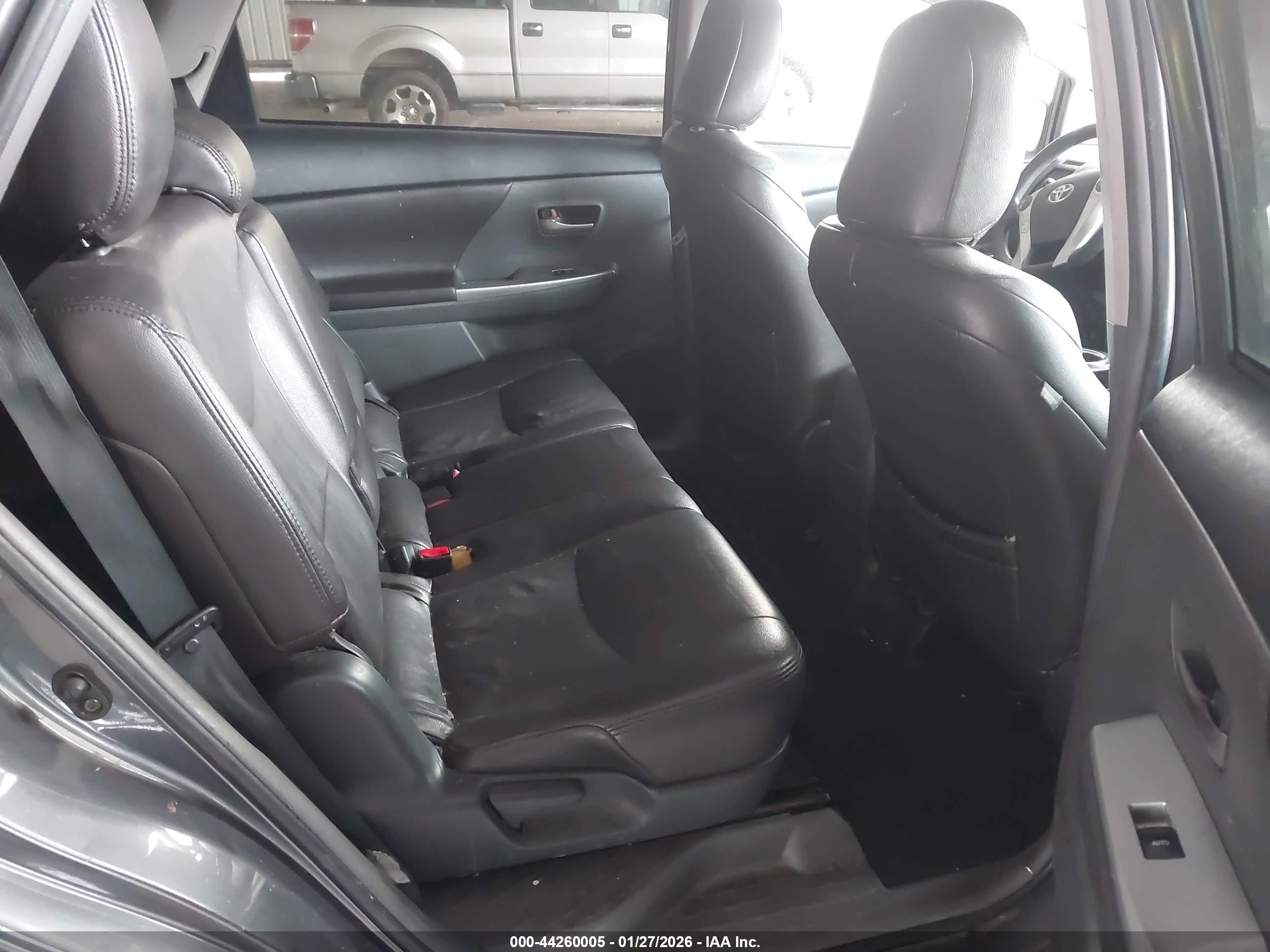 TOYOTA PRIUS image 8