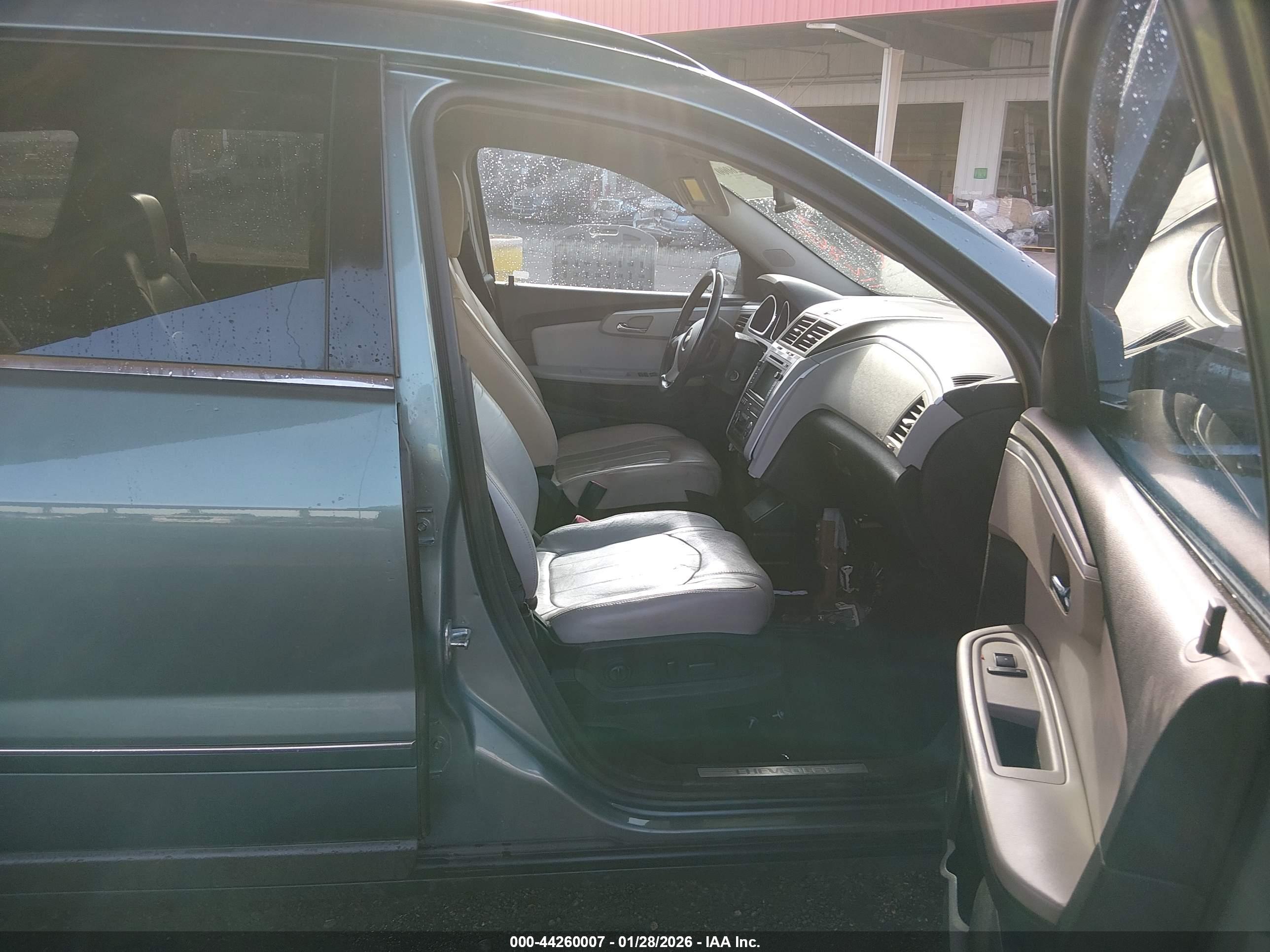 CHEVROLET TRAVERSE image 5