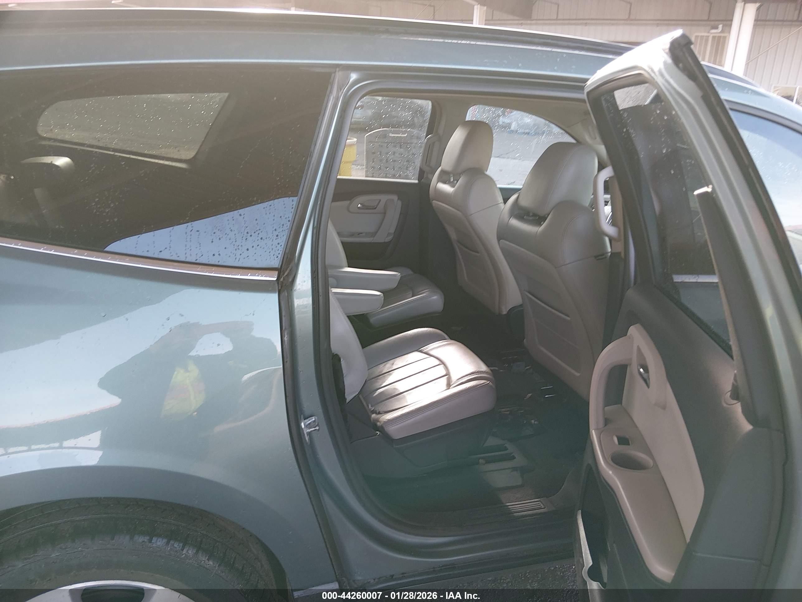 CHEVROLET TRAVERSE image 8