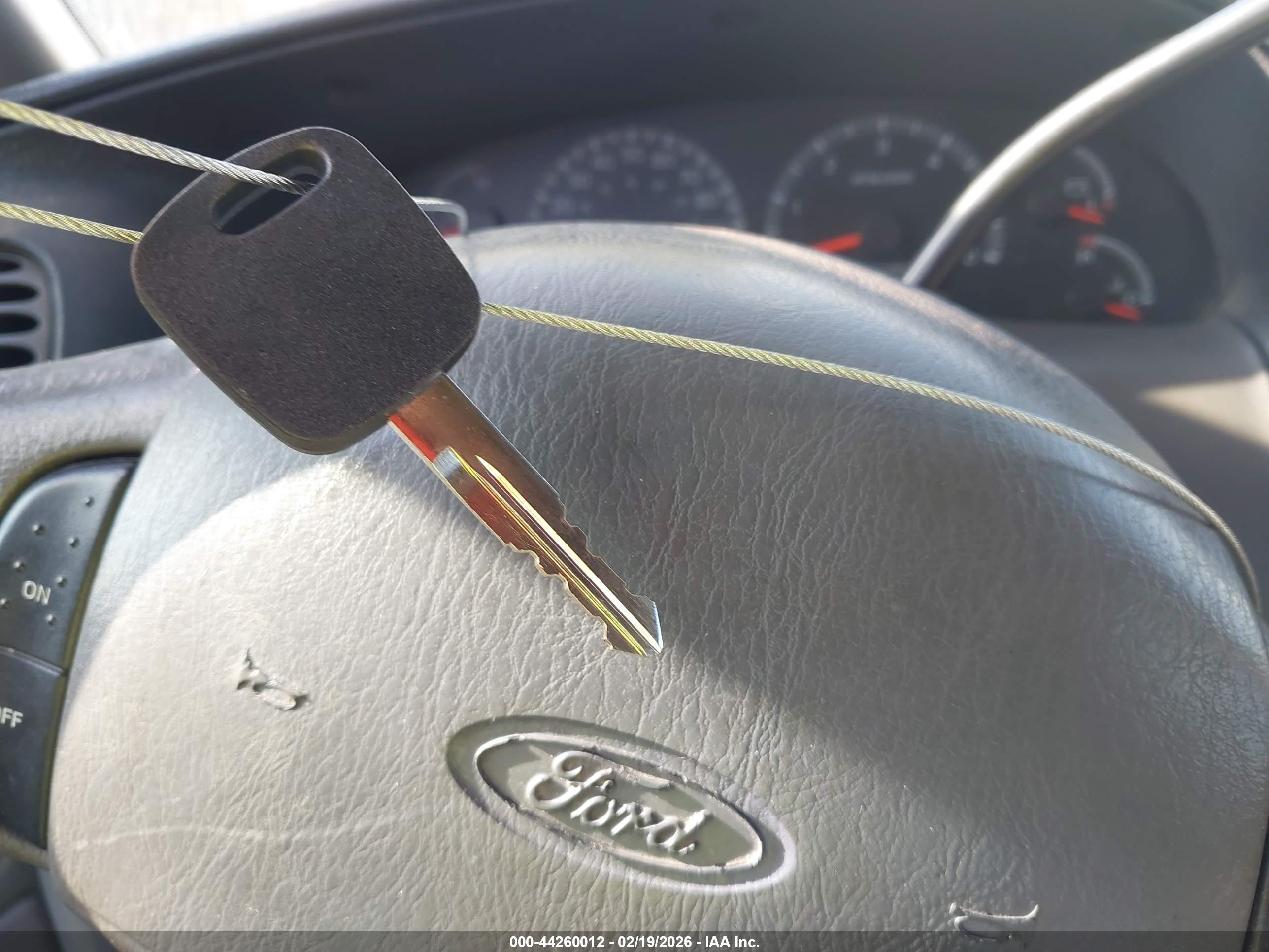 FORD EXPEDITION image 11