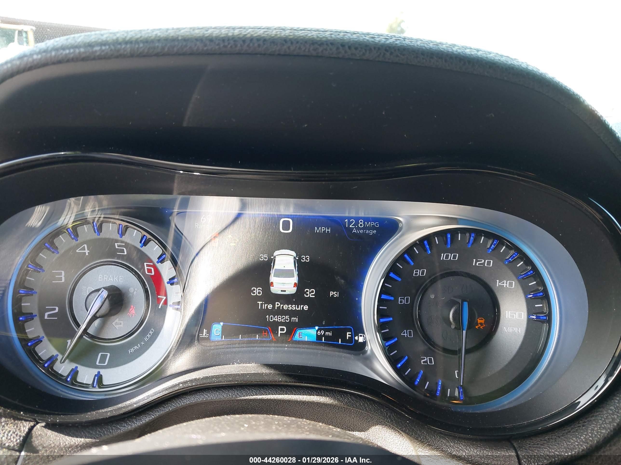 CHRYSLER 300 image 7
