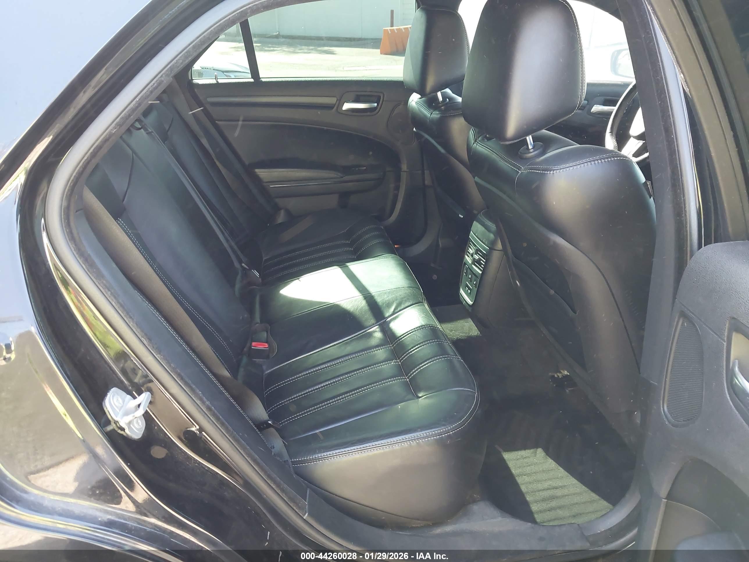 CHRYSLER 300 image 8