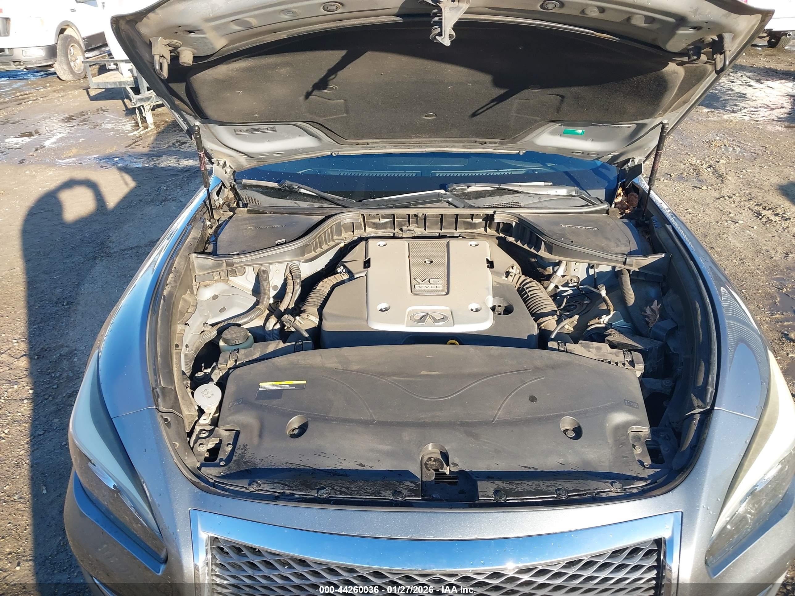INFINITI Q70L image 10