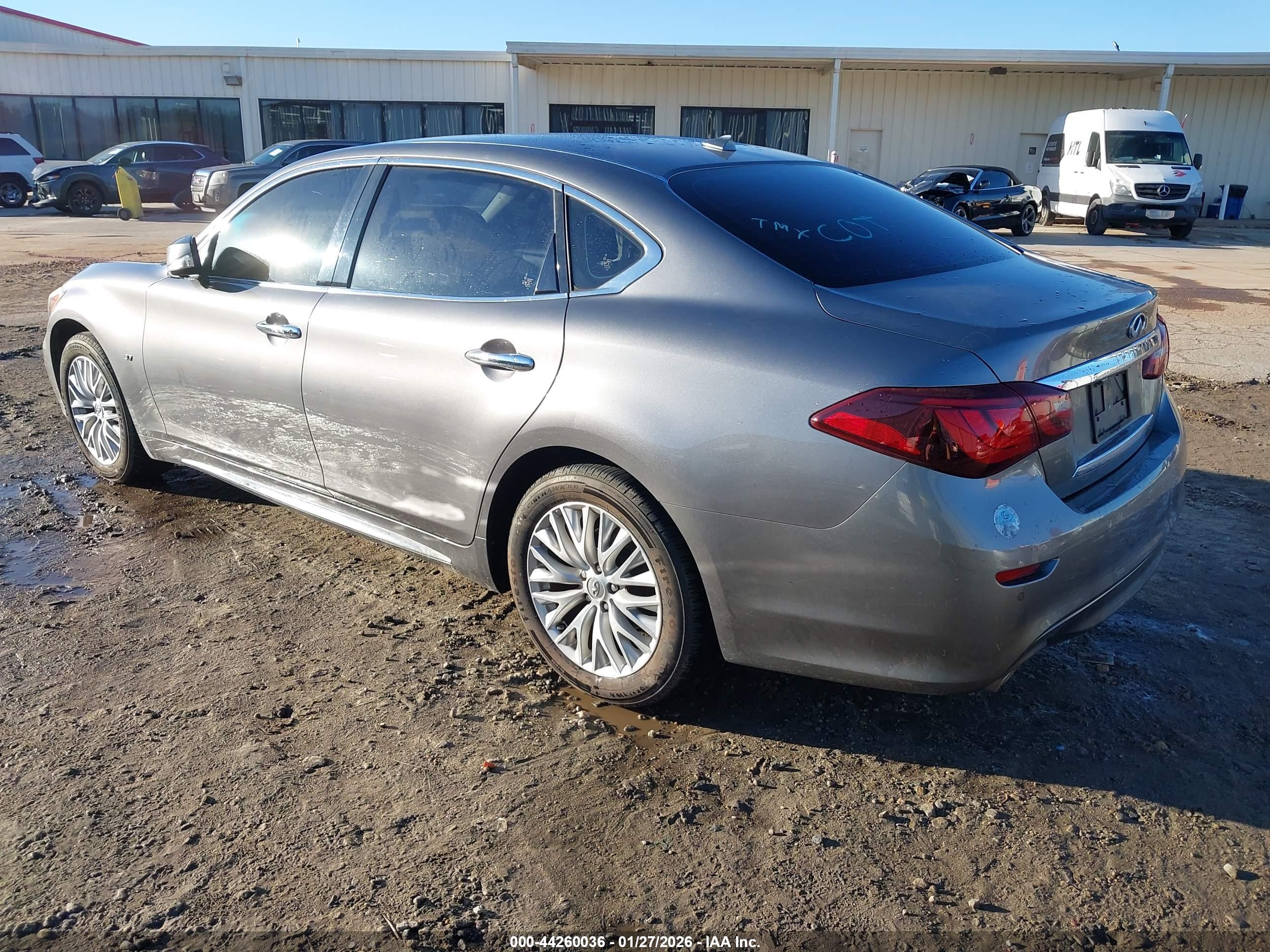 INFINITI Q70L image 3