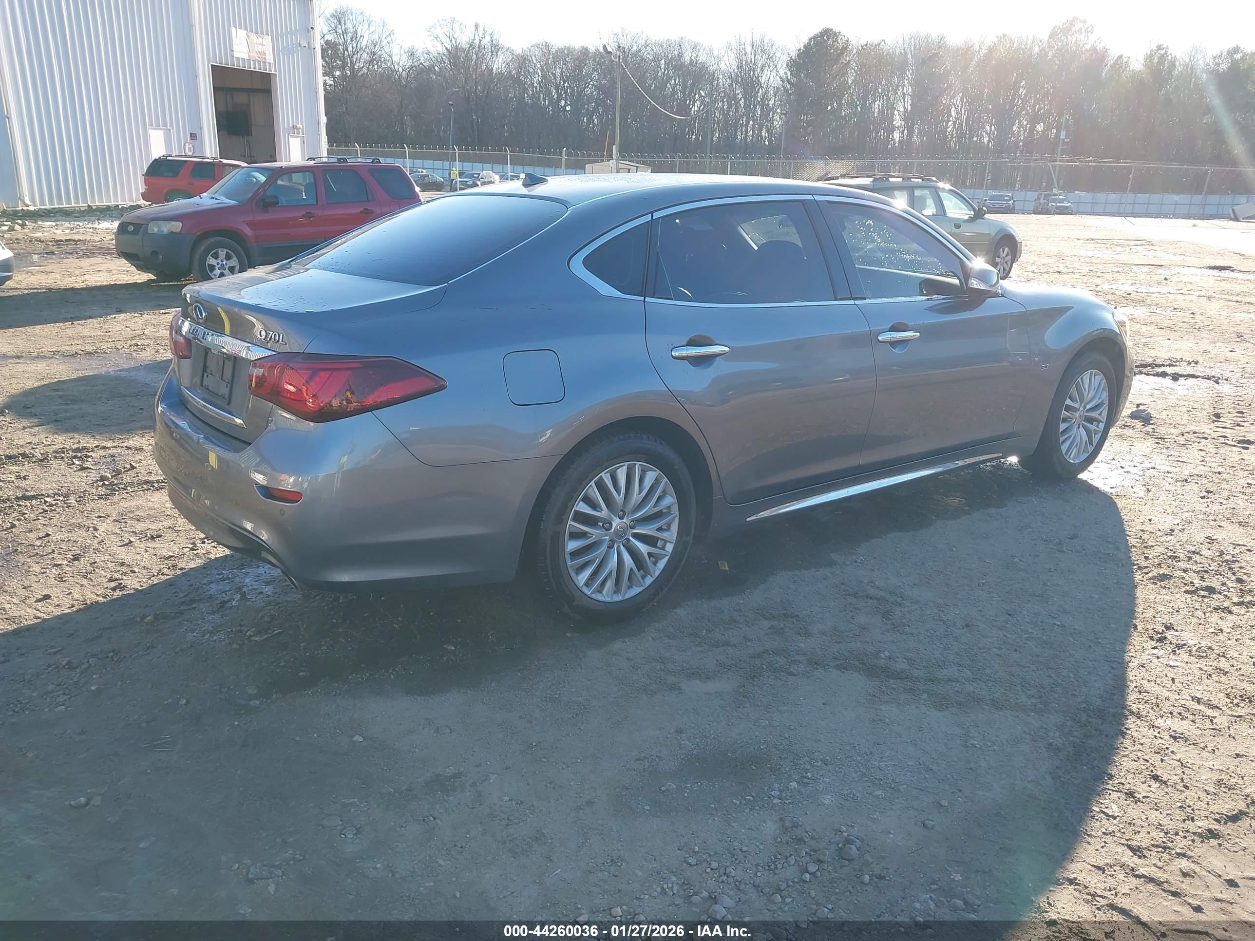 INFINITI Q70L image 4