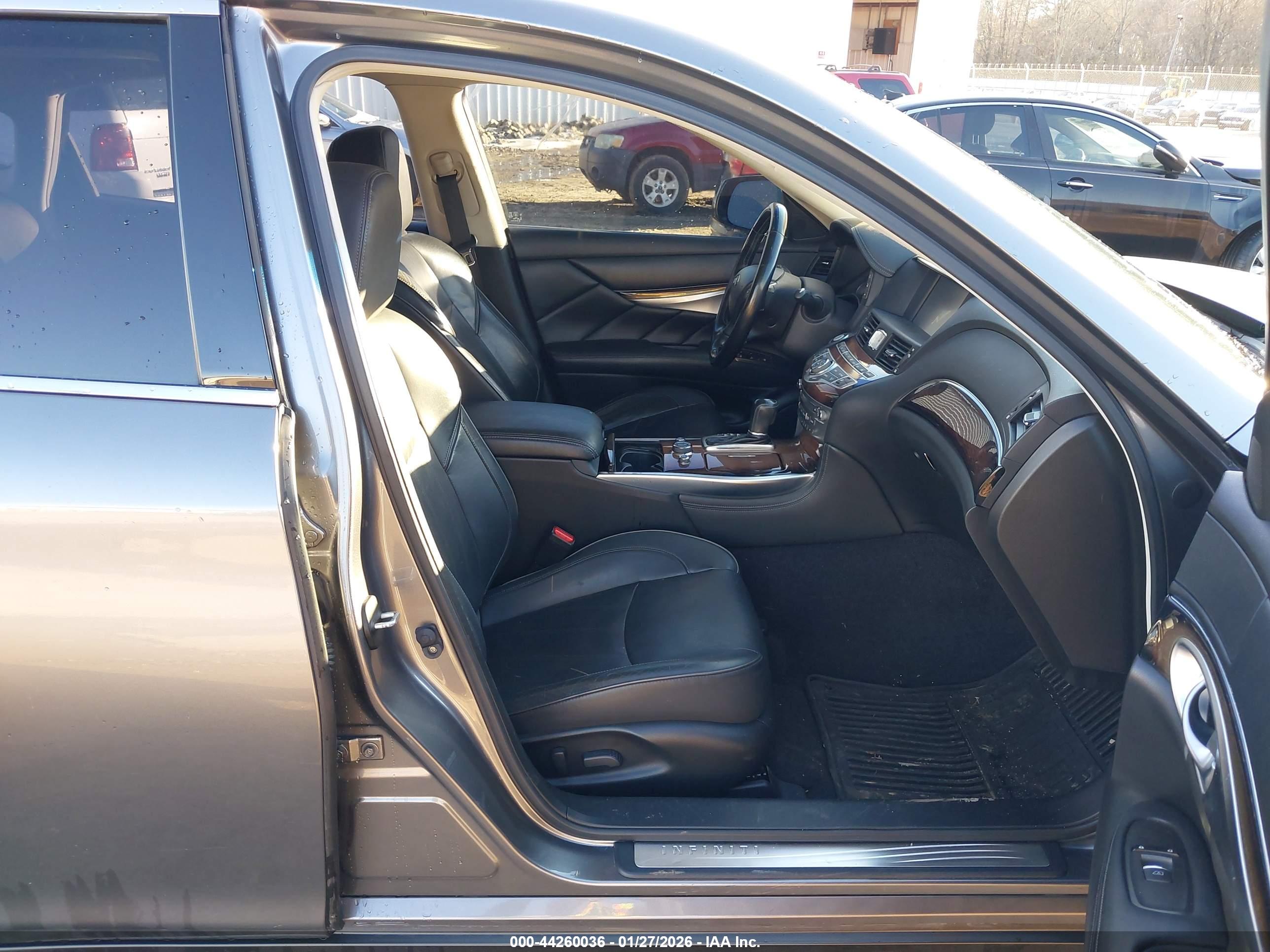 INFINITI Q70L image 5