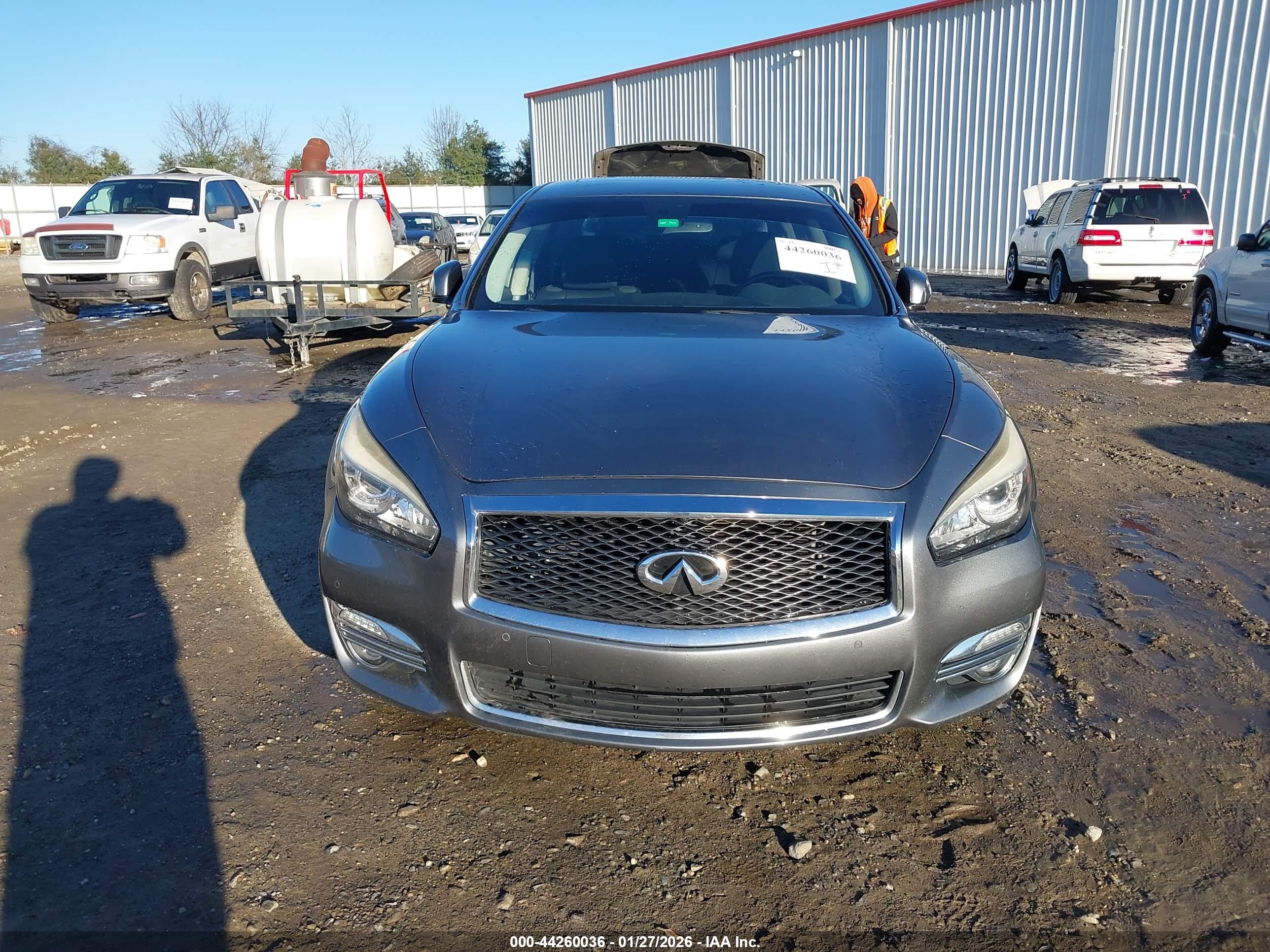 INFINITI Q70L image 6