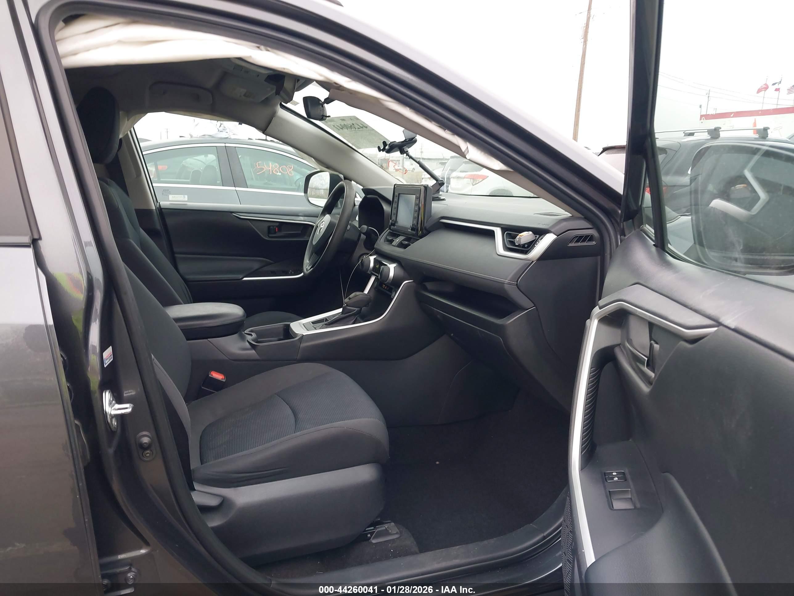 TOYOTA RAV4 image 5