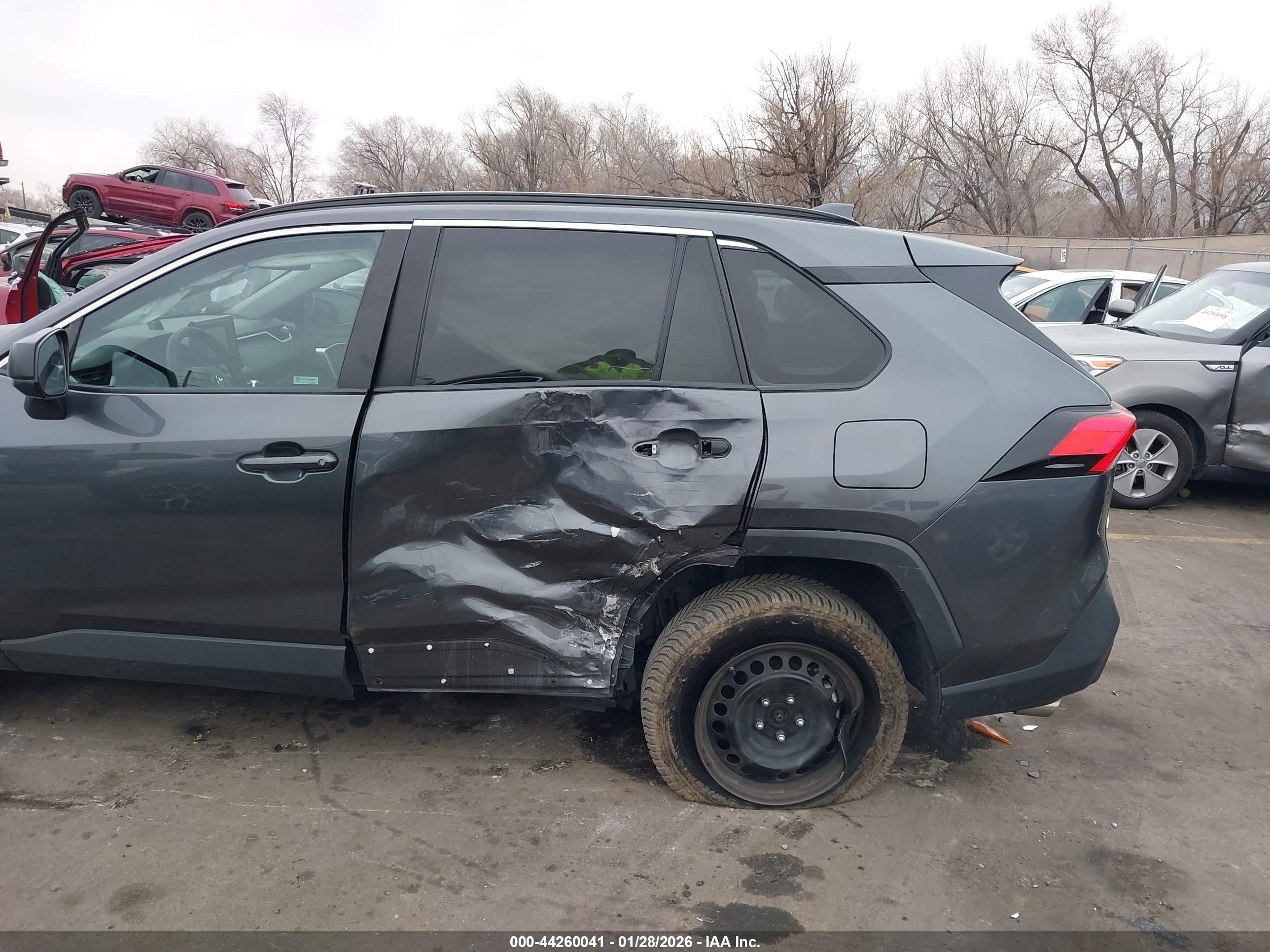 TOYOTA RAV4 image 6