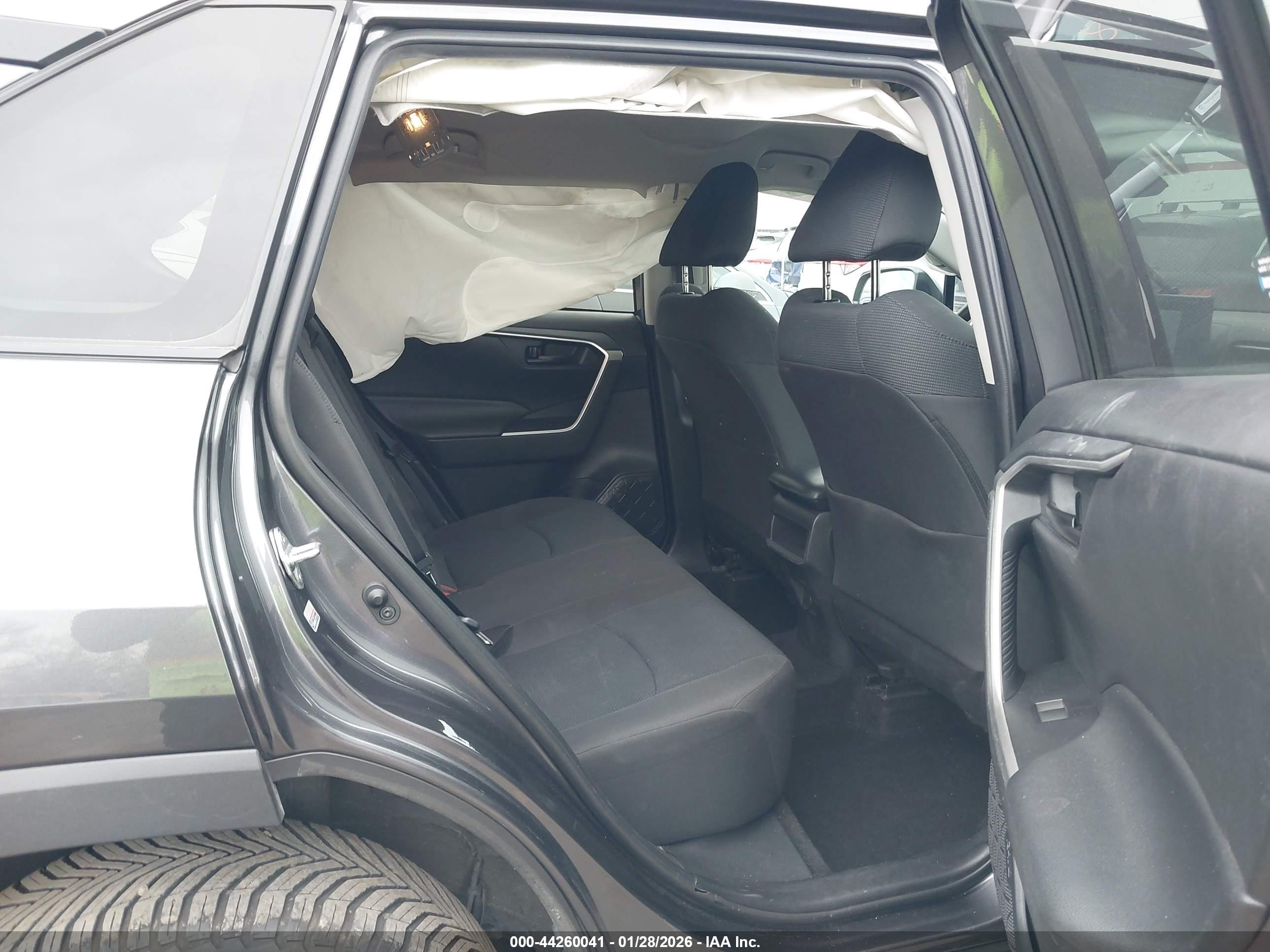 TOYOTA RAV4 image 8