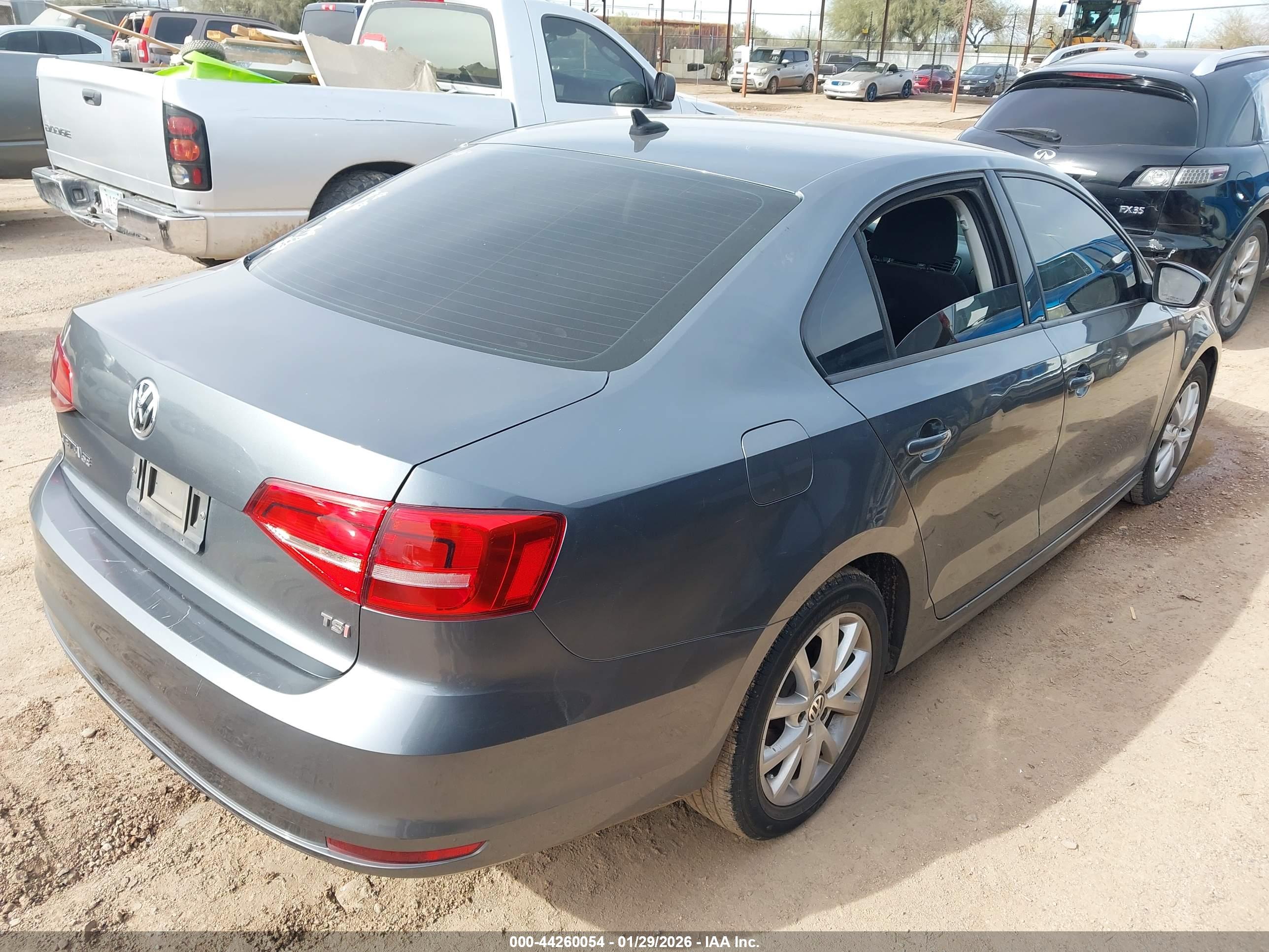 VOLKSWAGEN JETTA image 4